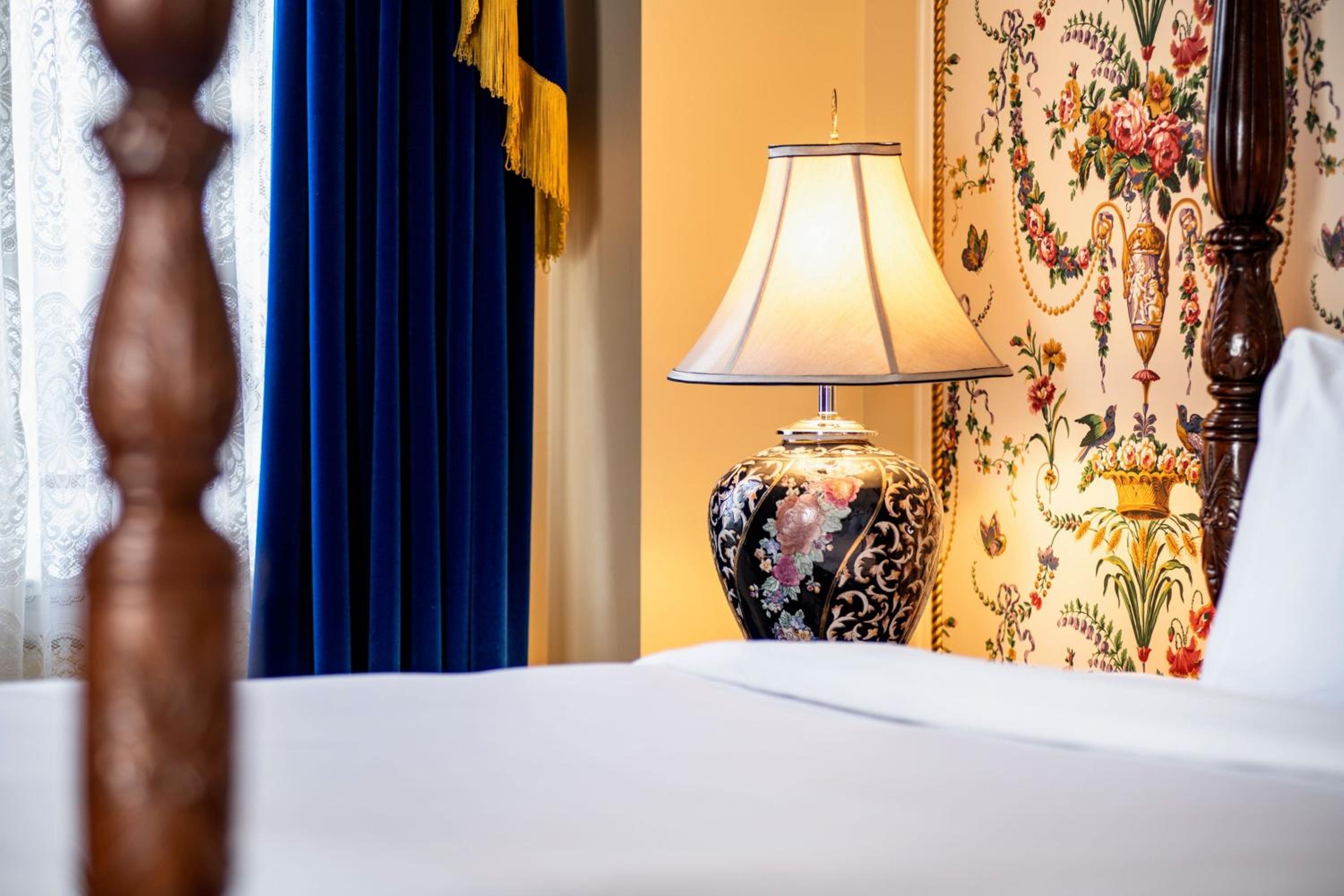 Royal Suite, 1 Bedroom Larger Suite, 1 King, Corner room