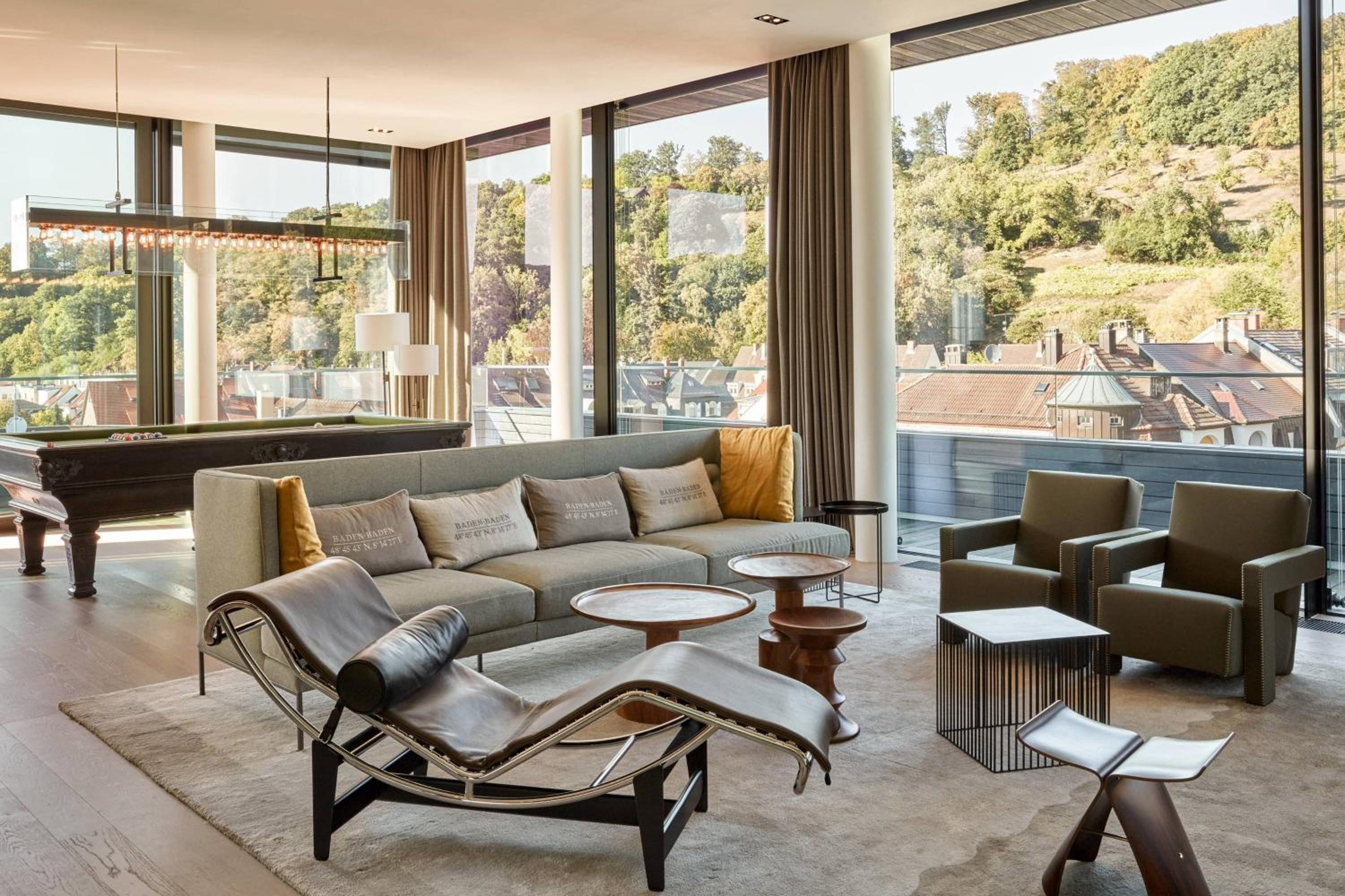 Master Suite, 1 Bedroom Suite, 1 King, Corner room, Balcony