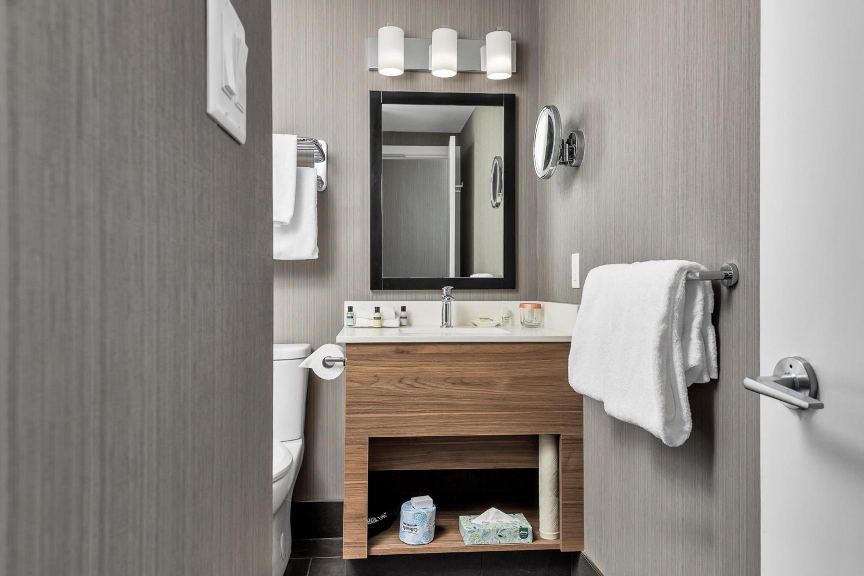 Grand Suite, 1 Queen Bed, Sofa Bed, Kitchenette