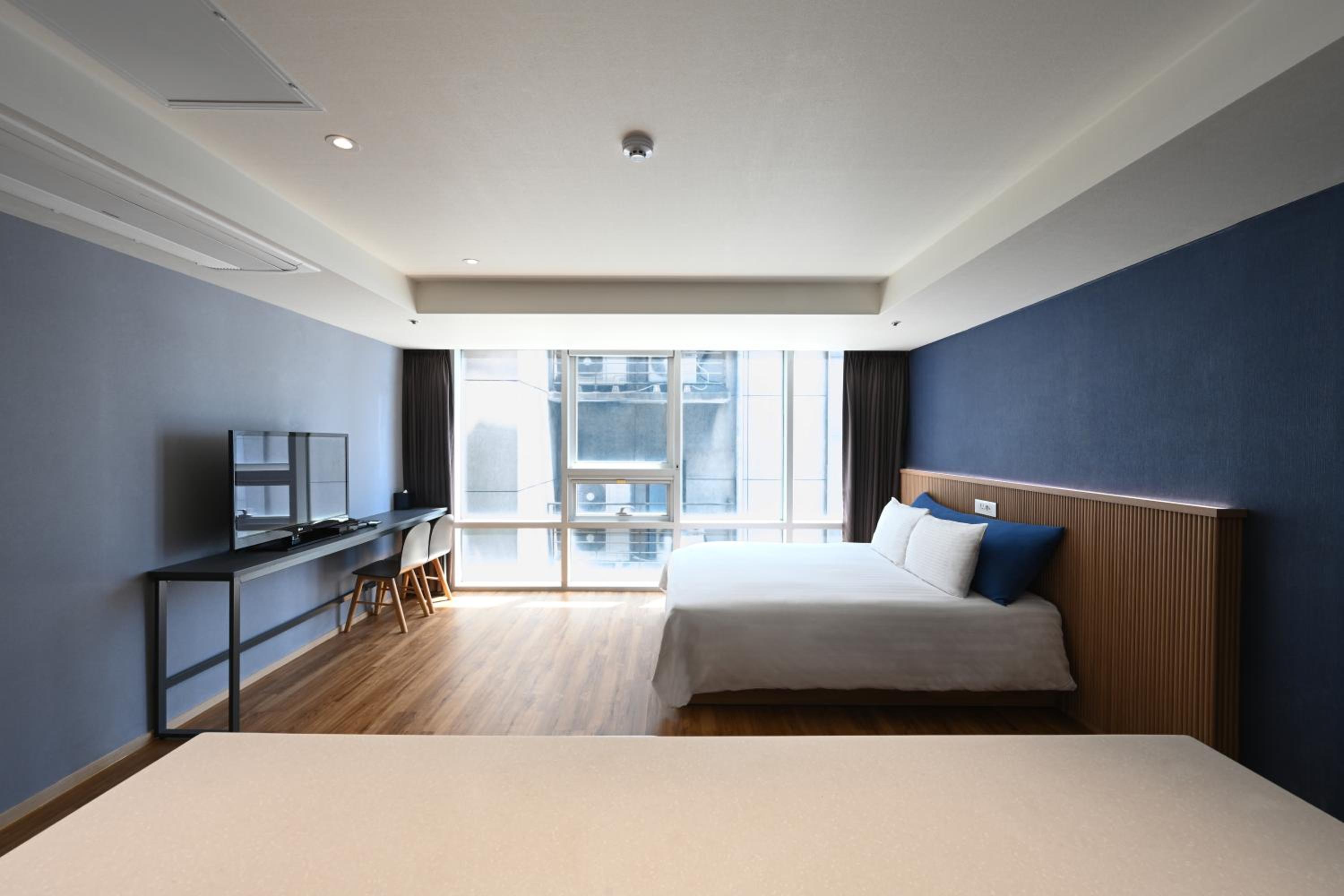 Junior Suite with No View