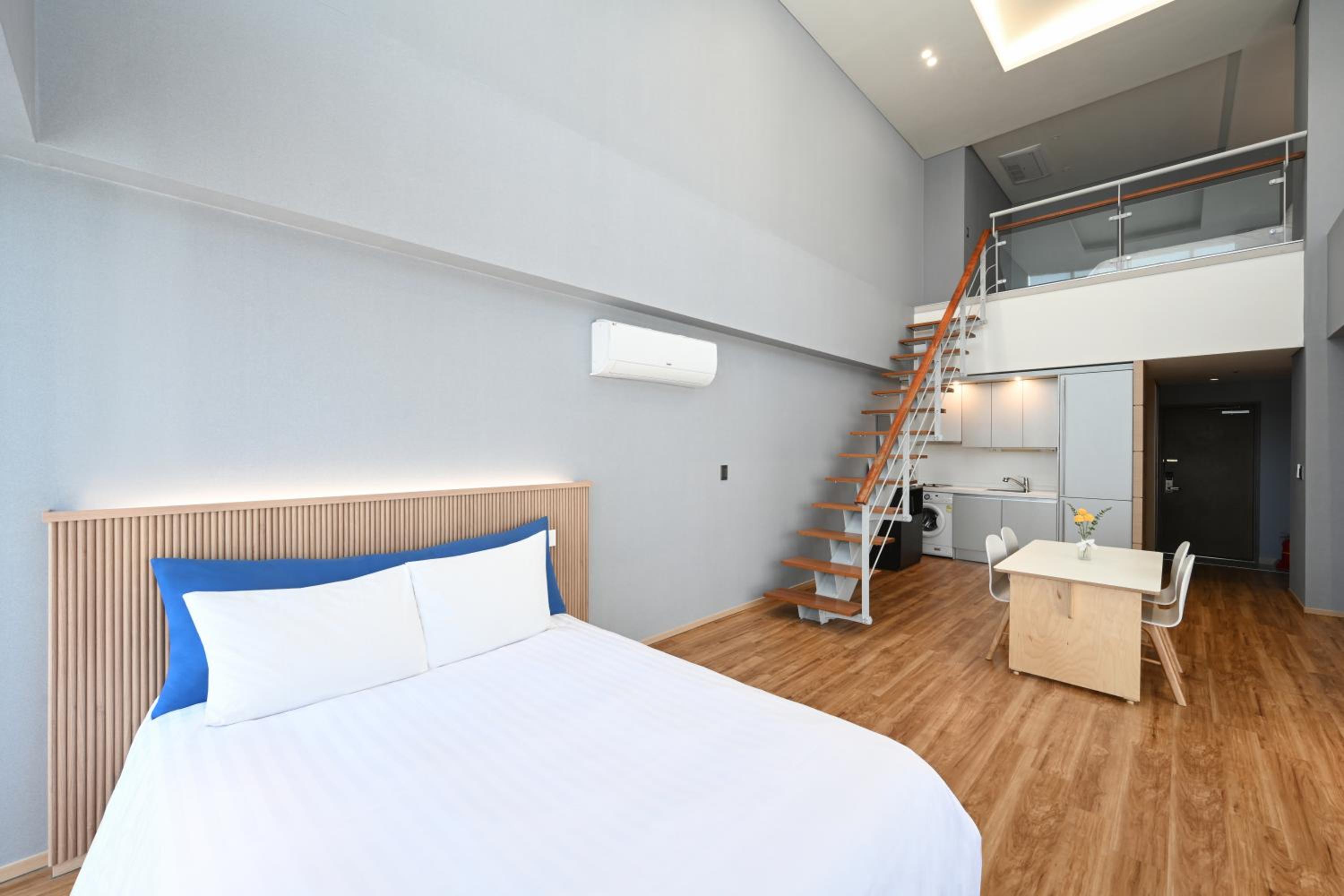 Superior Suite with City View