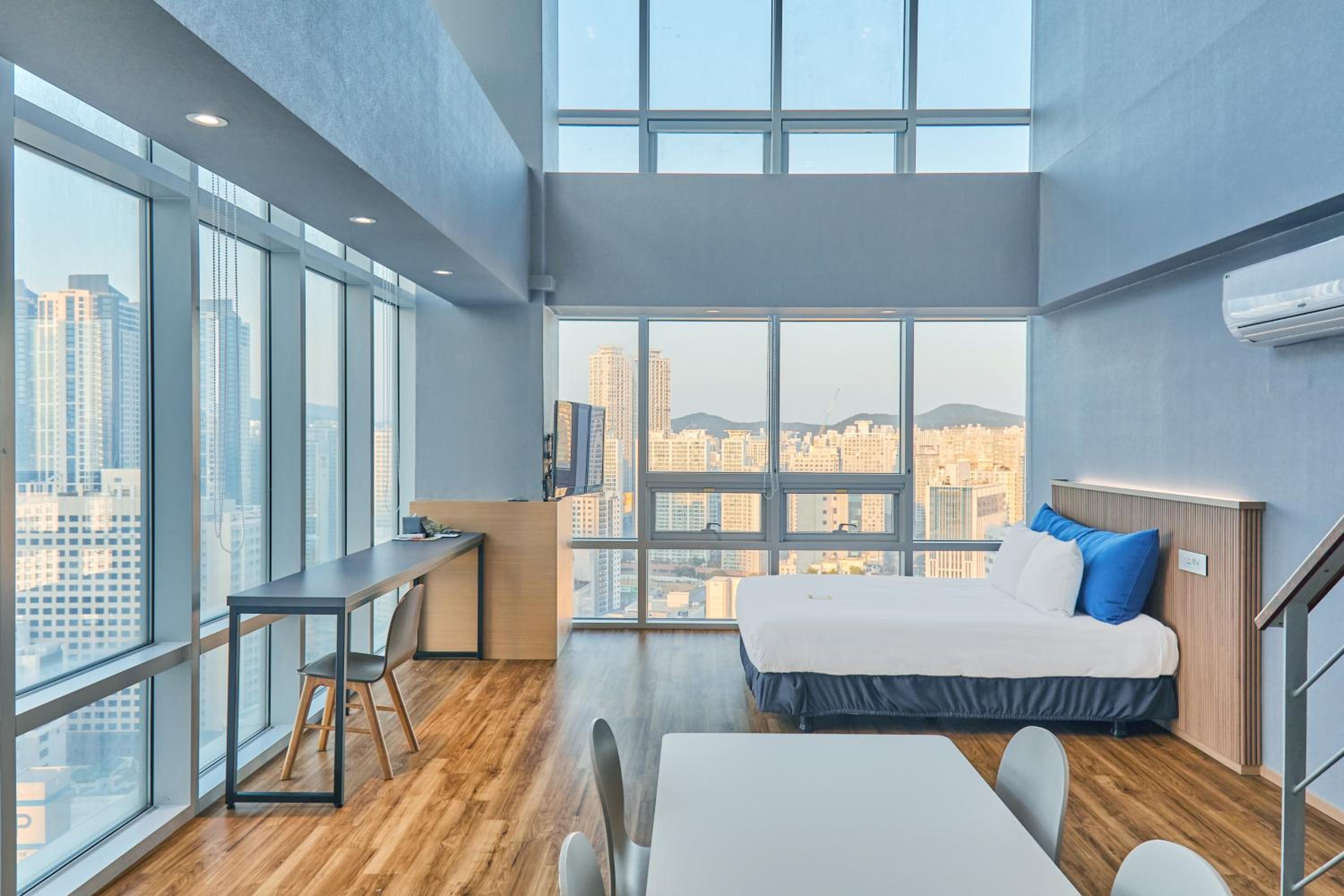 Superior Suite with City View