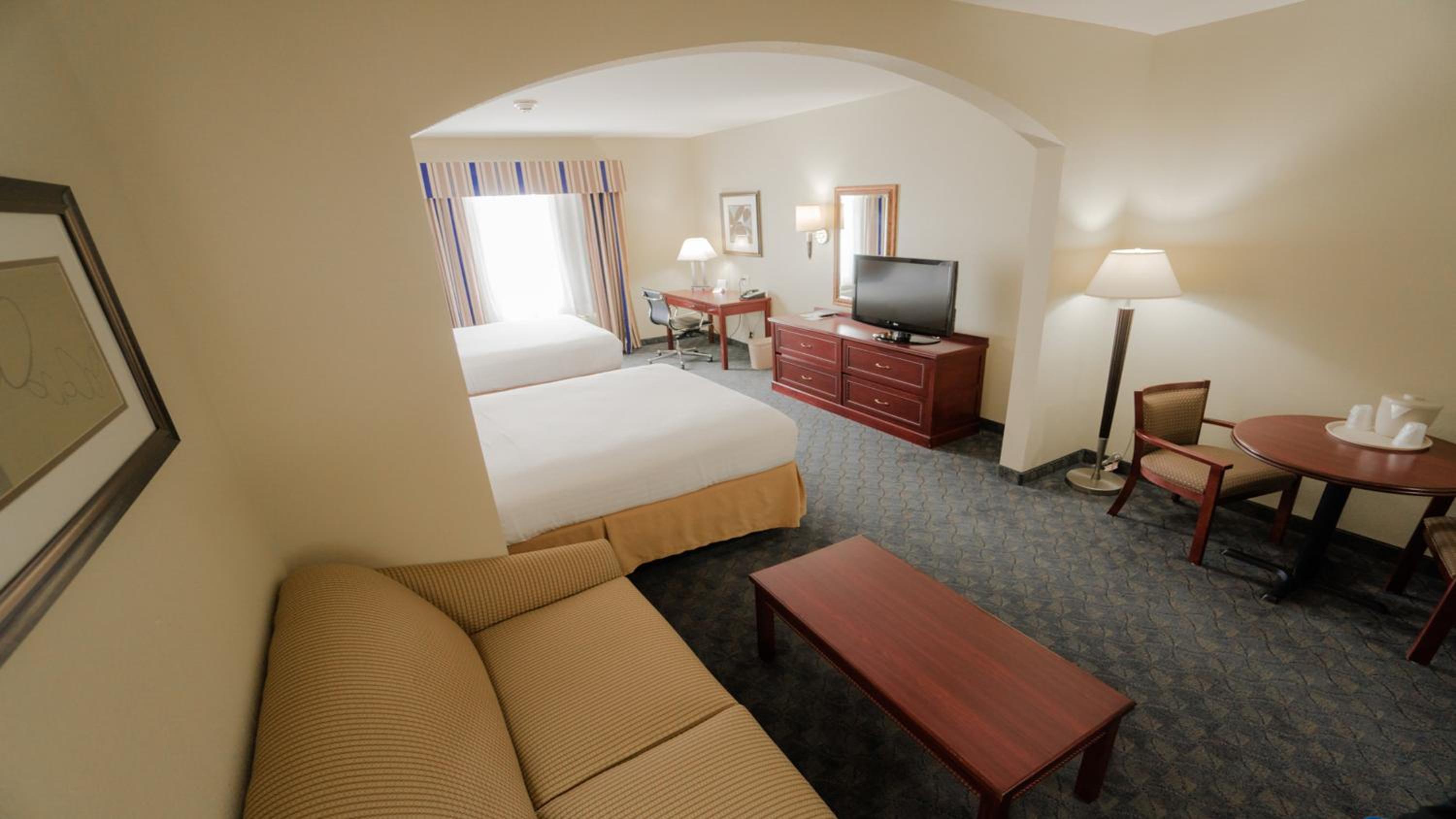 Suite with Two Beds - Non-Smoking