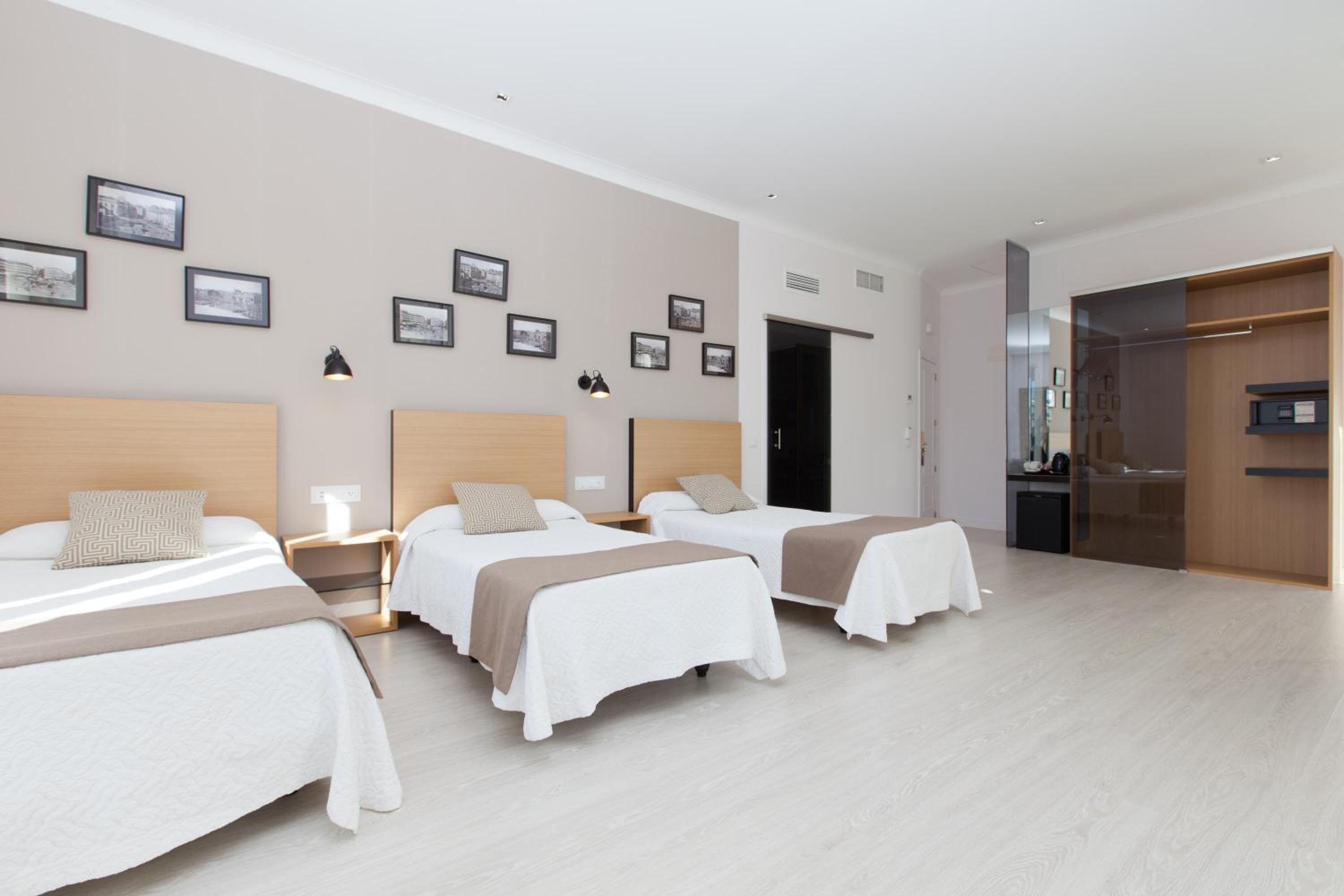 Quadruple Room with Puerta del Sol View 