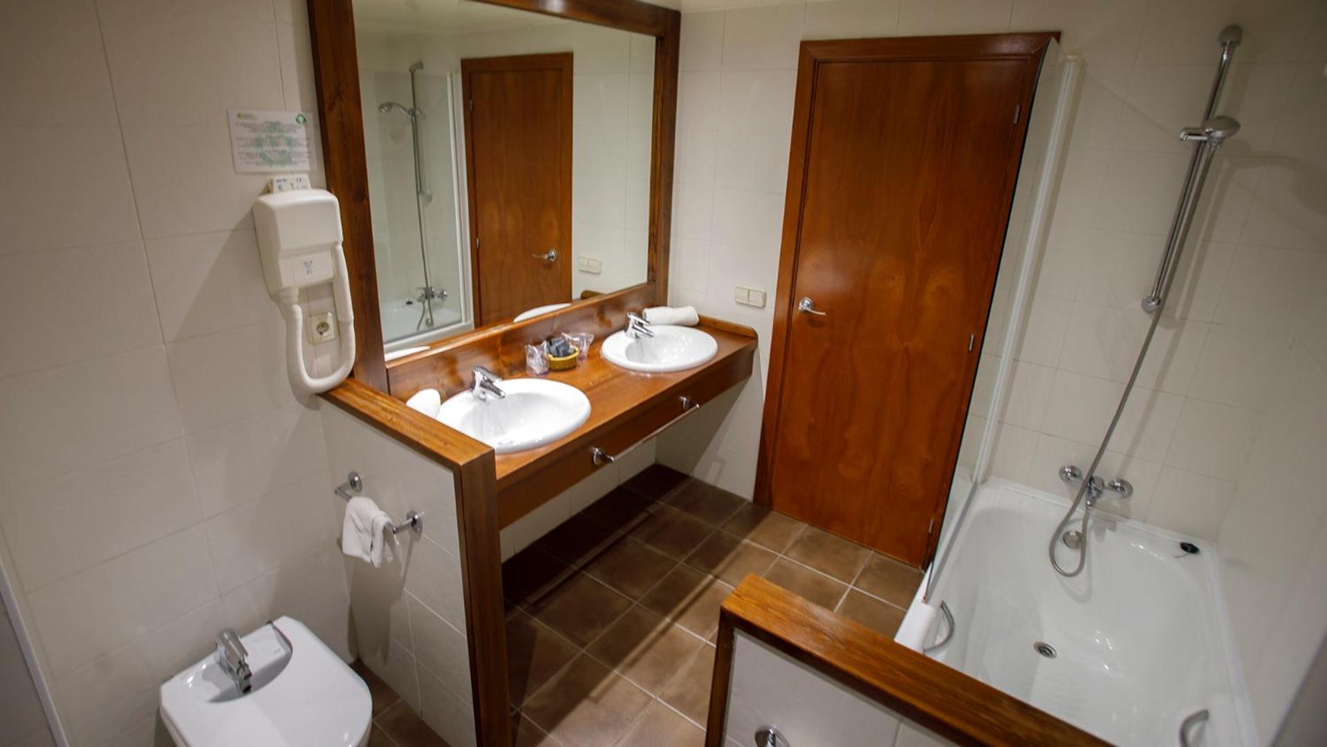 Double or Twin Room with parking included
