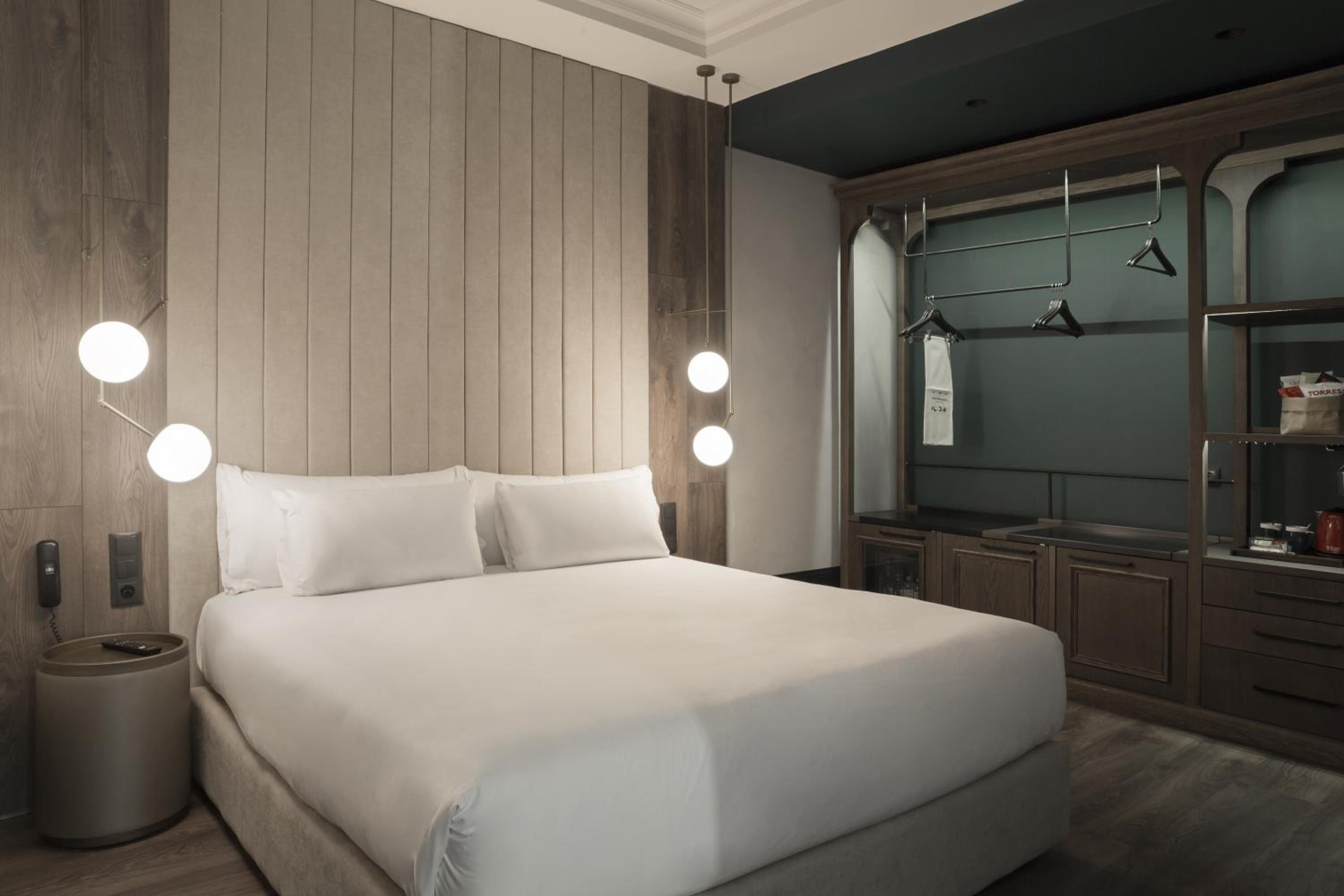 Quadruple Room (2 Adults + 2 Children)