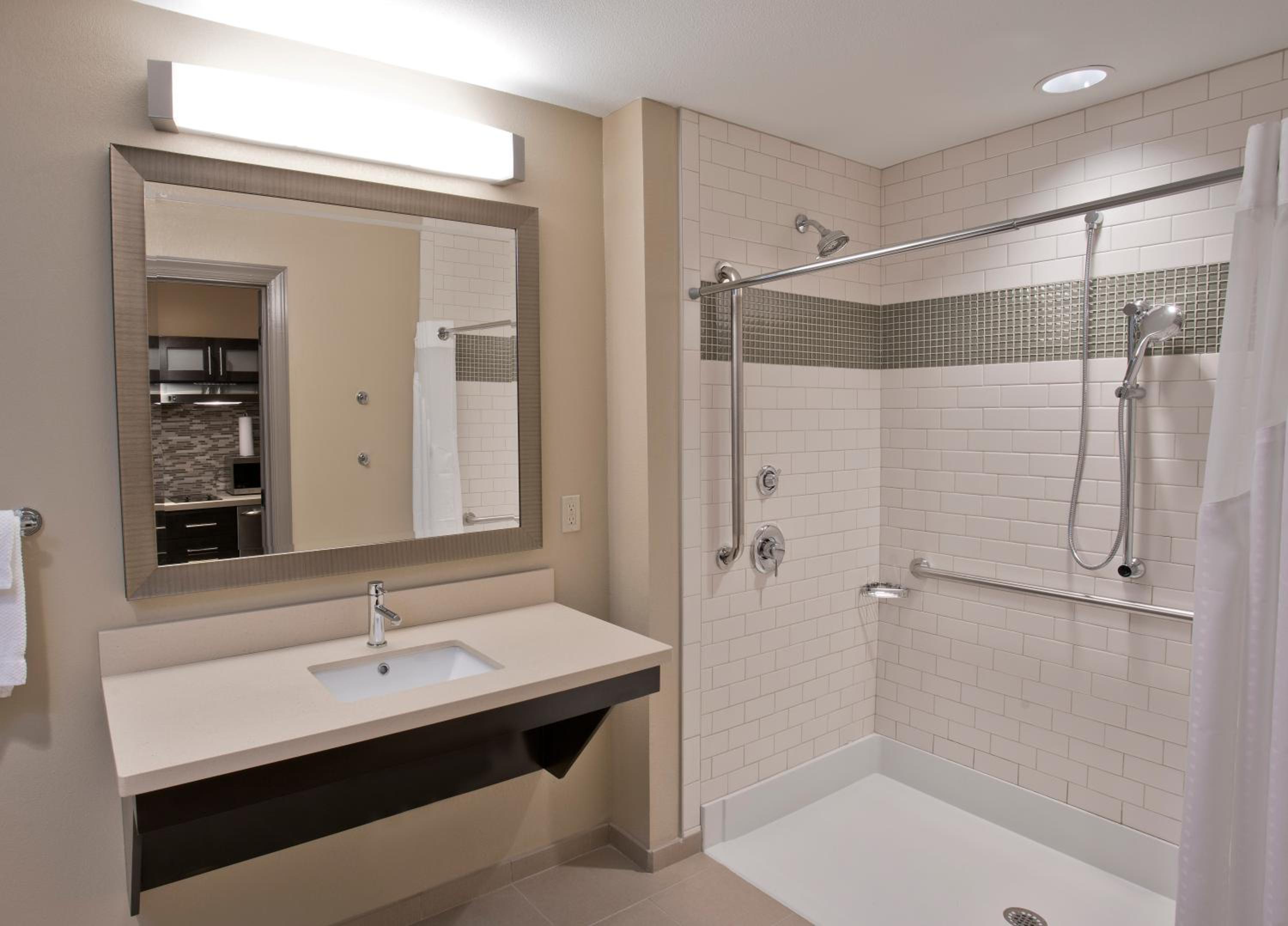 King Studio-Disability Access/Roll in Shower/Non-Smoking