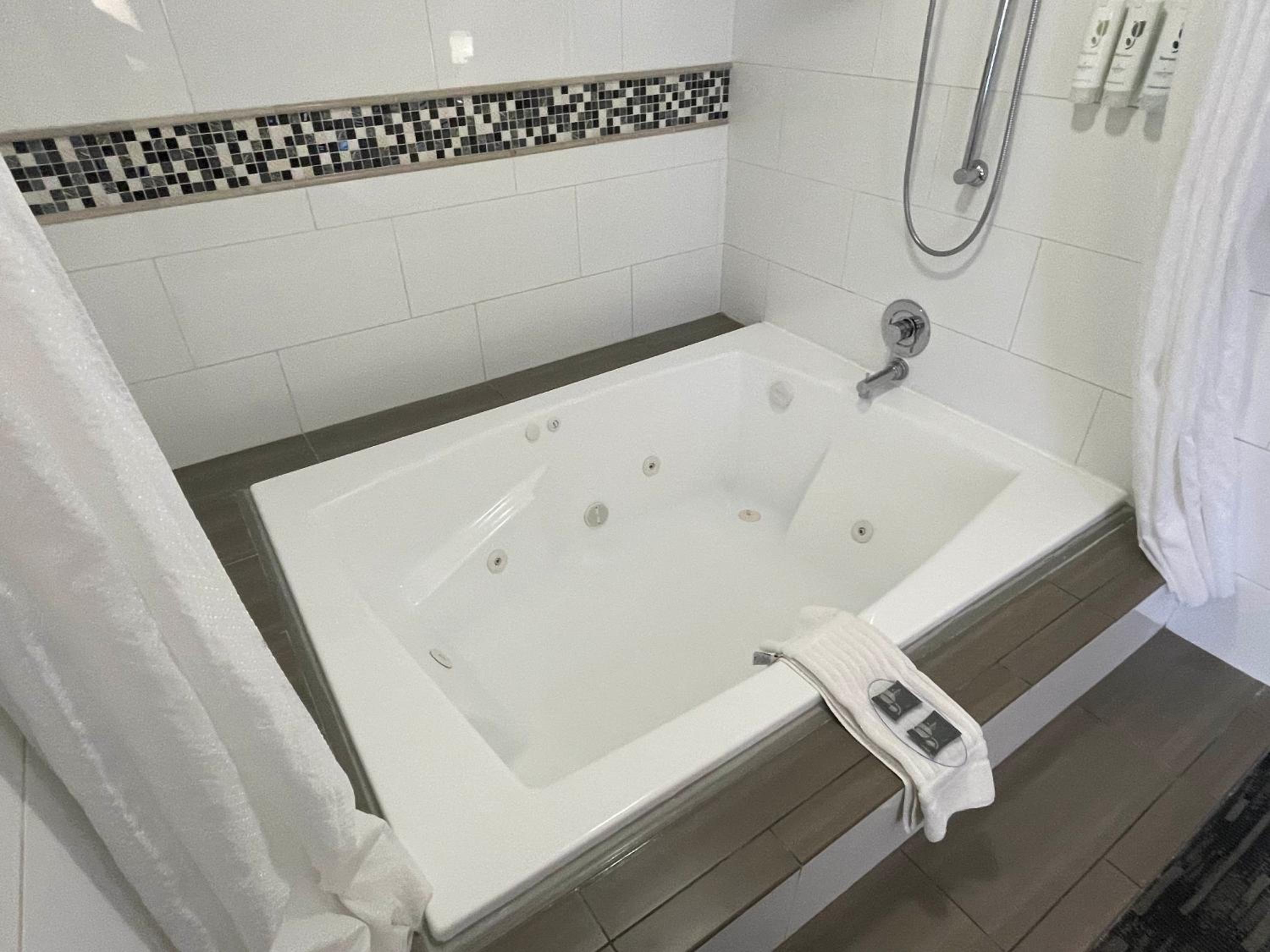 King Suite with Whirlpool - Non-Smoking