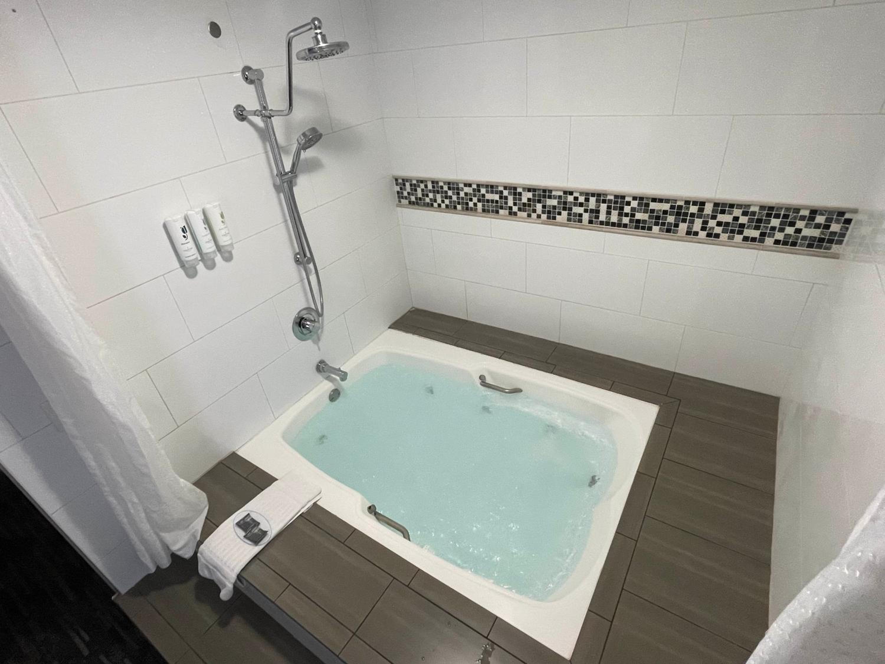 King Suite with Whirlpool - Non-Smoking