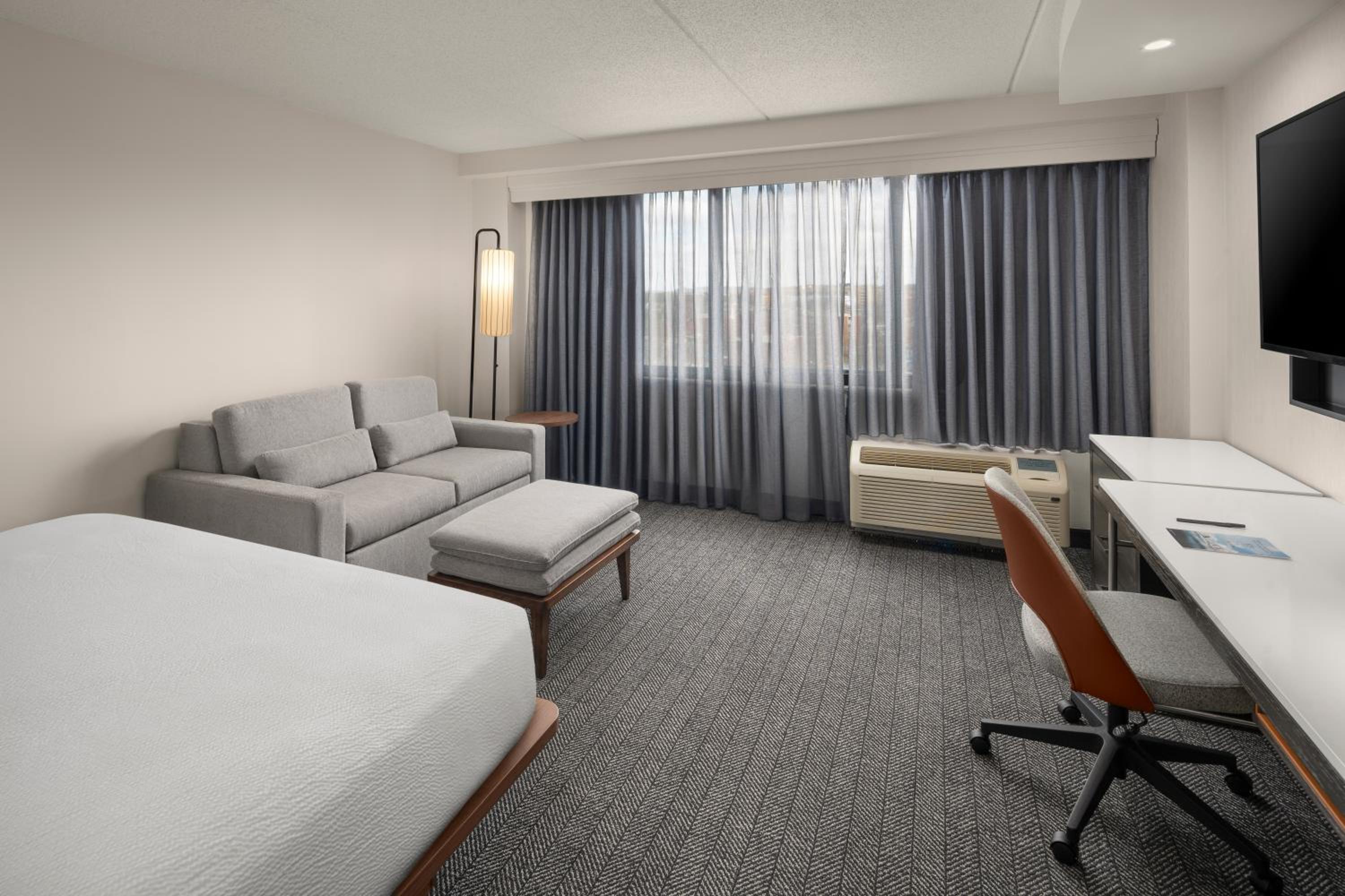 King Studio with Sofa Bed