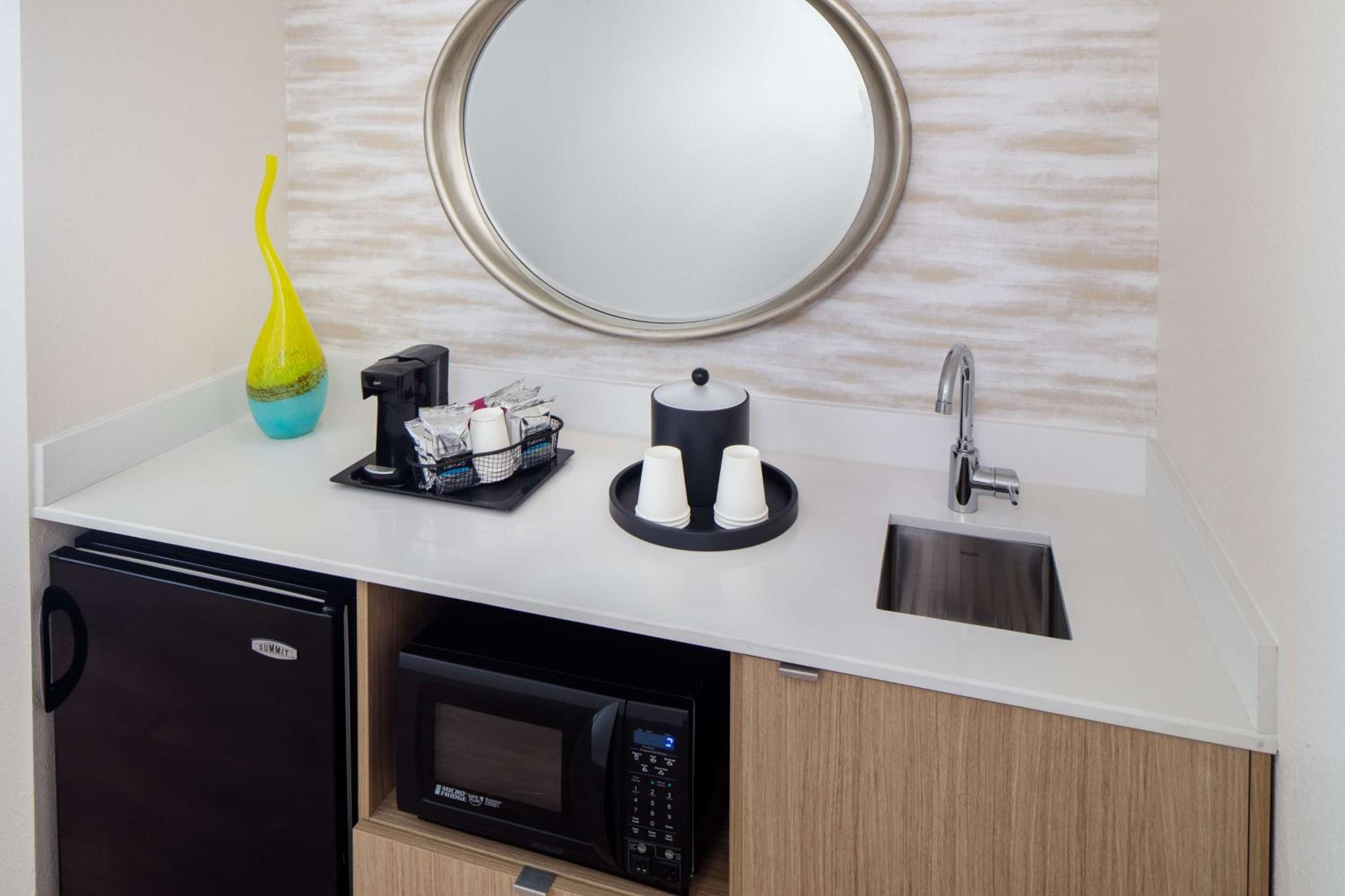 King Studio Suite - Non-Smoking