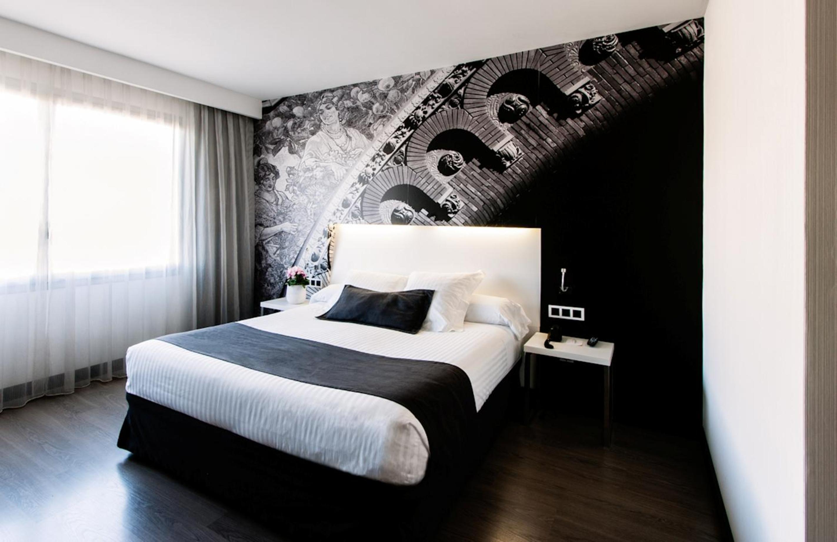 Double Room (1 Adult)