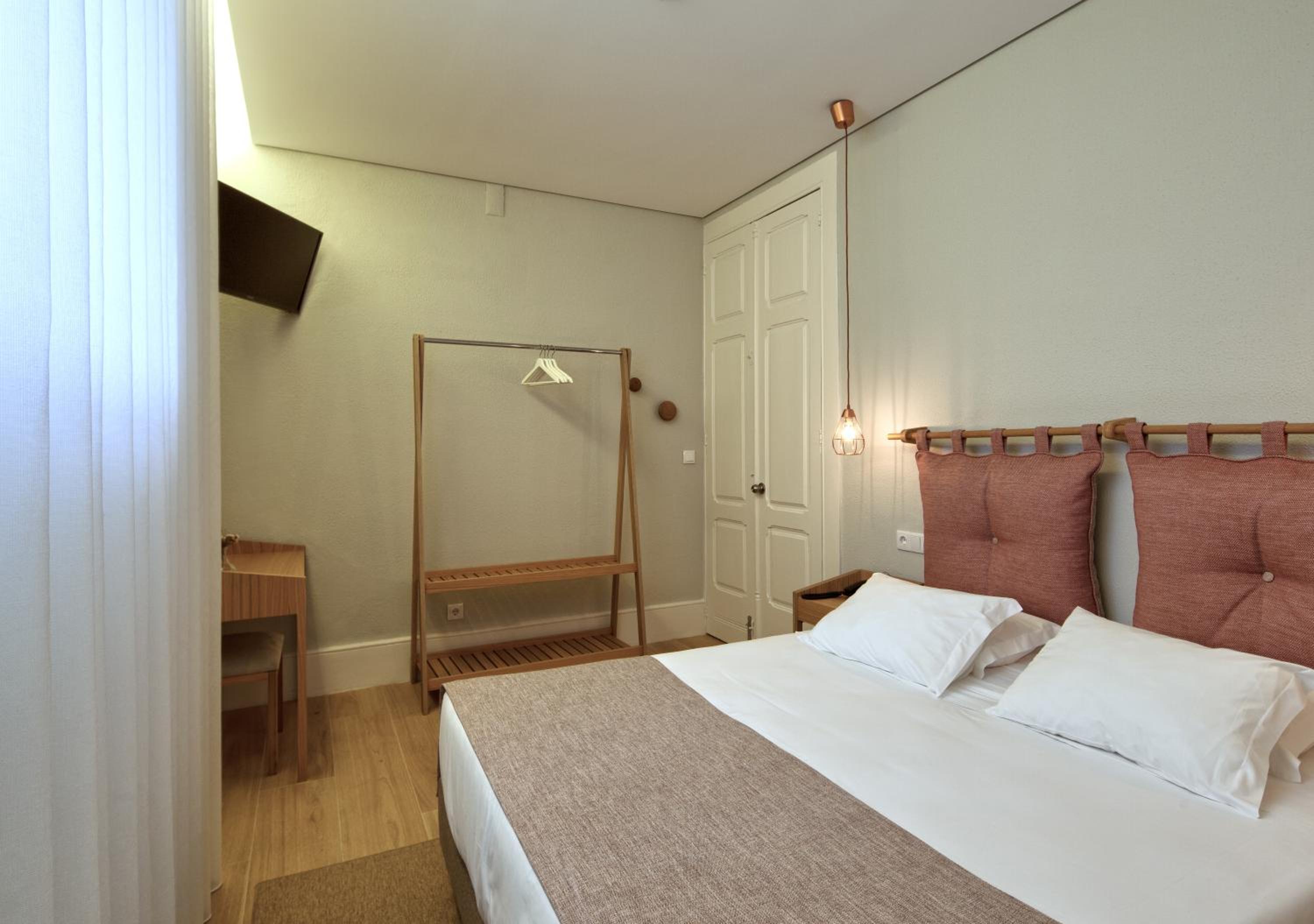 Comfort Double Room (Semi Basement)