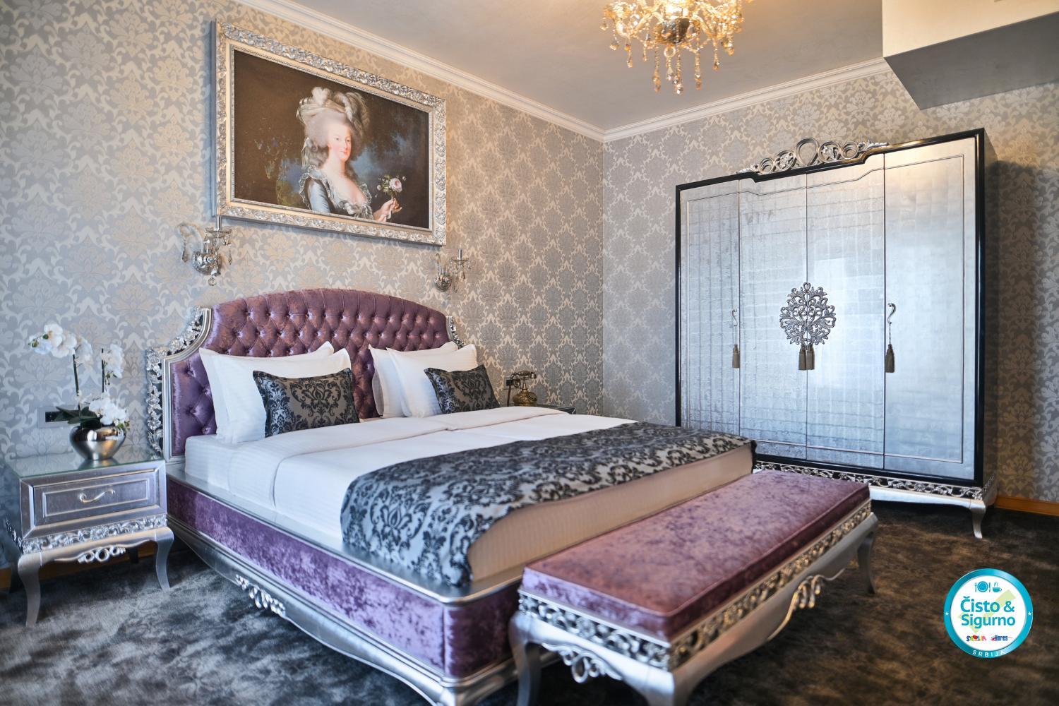 Marie Antoinette Queen Suite - VIP floor (VIP Spa Access)