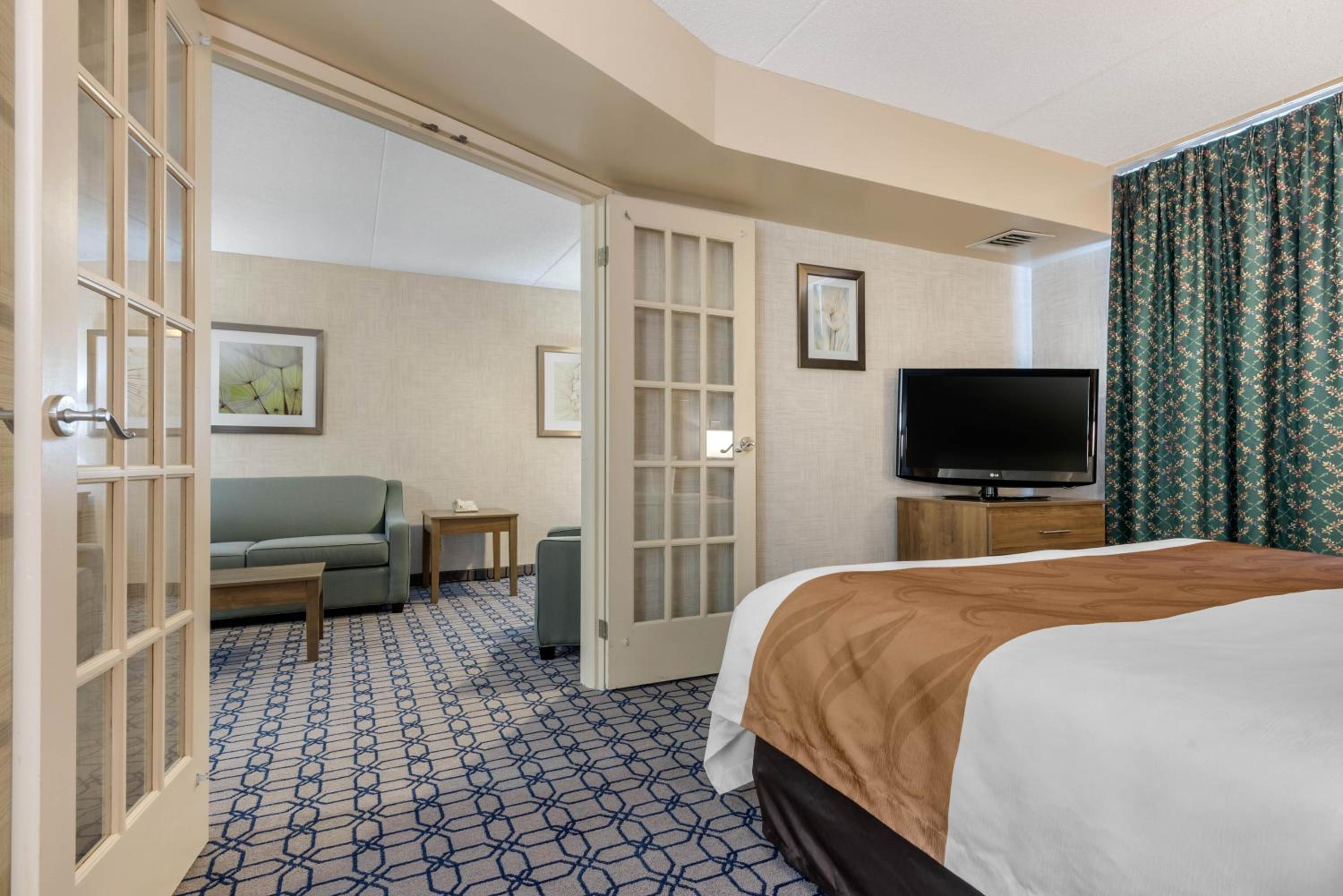 King Suite - Non-Smoking