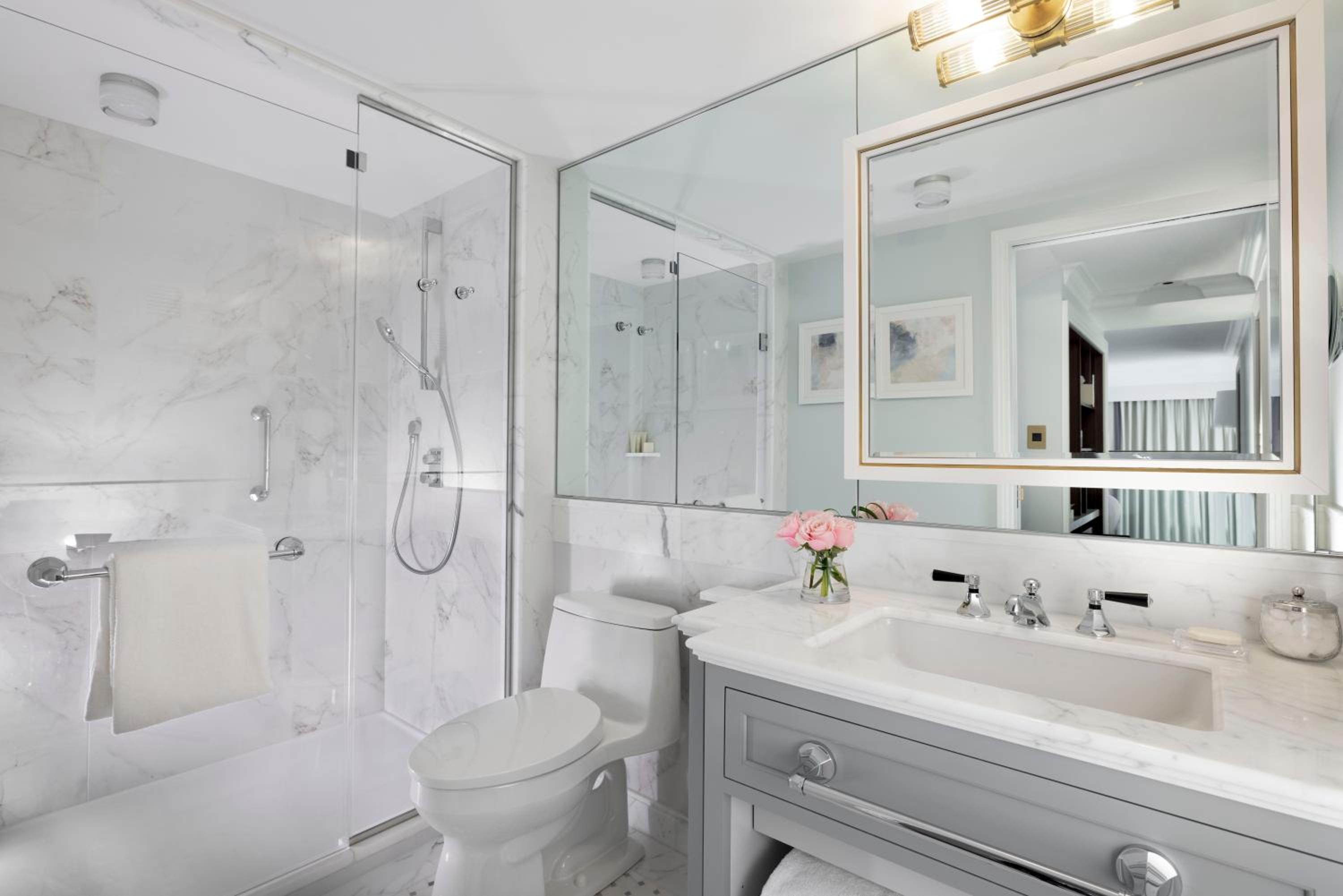 Club Bi-Level Executive Suite