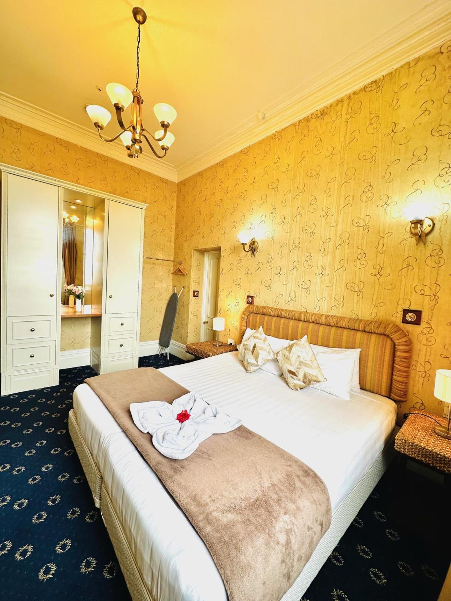 One-Bedroom Suite with Harbor View