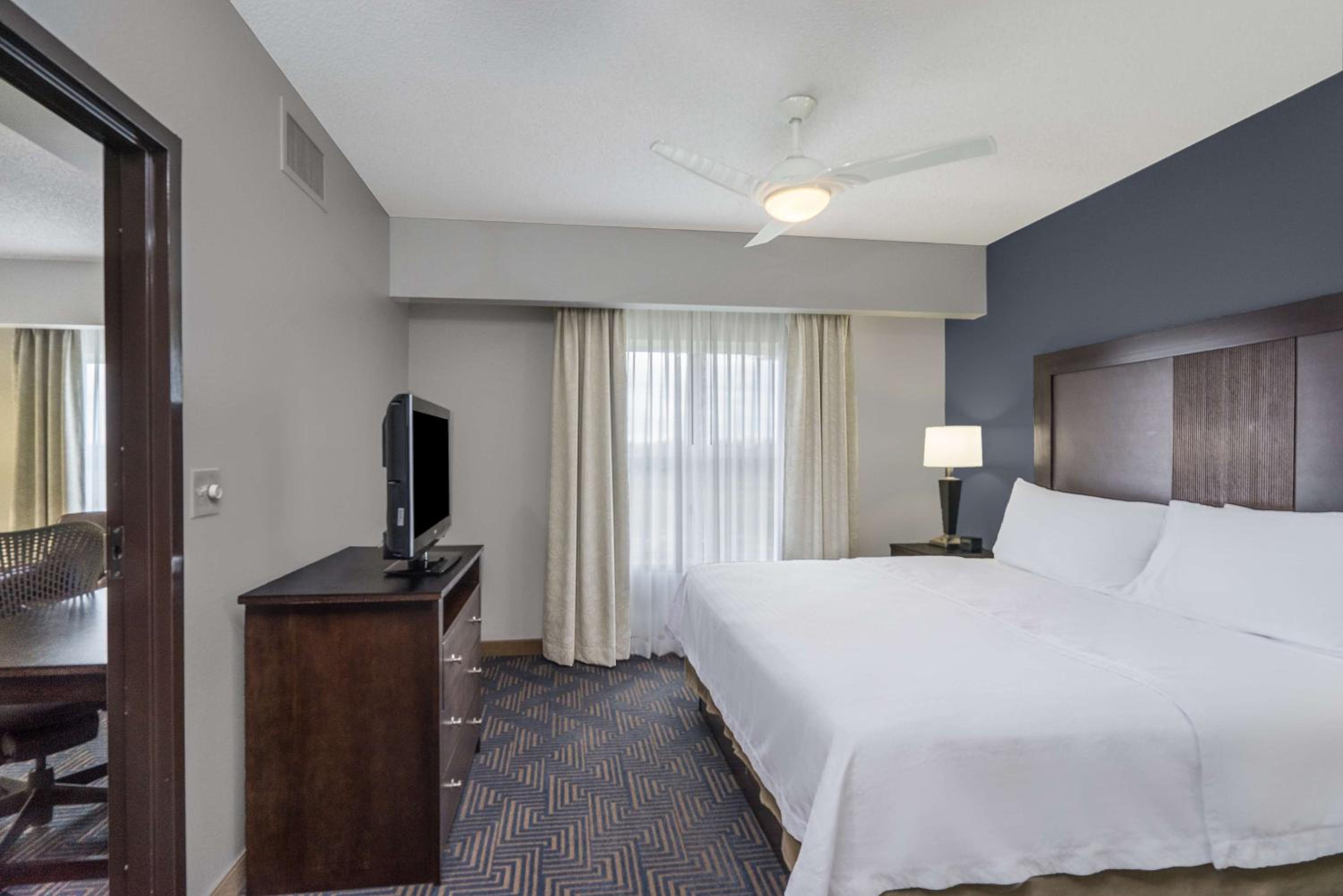 One-Bedroom King Suite - Non-Smoking