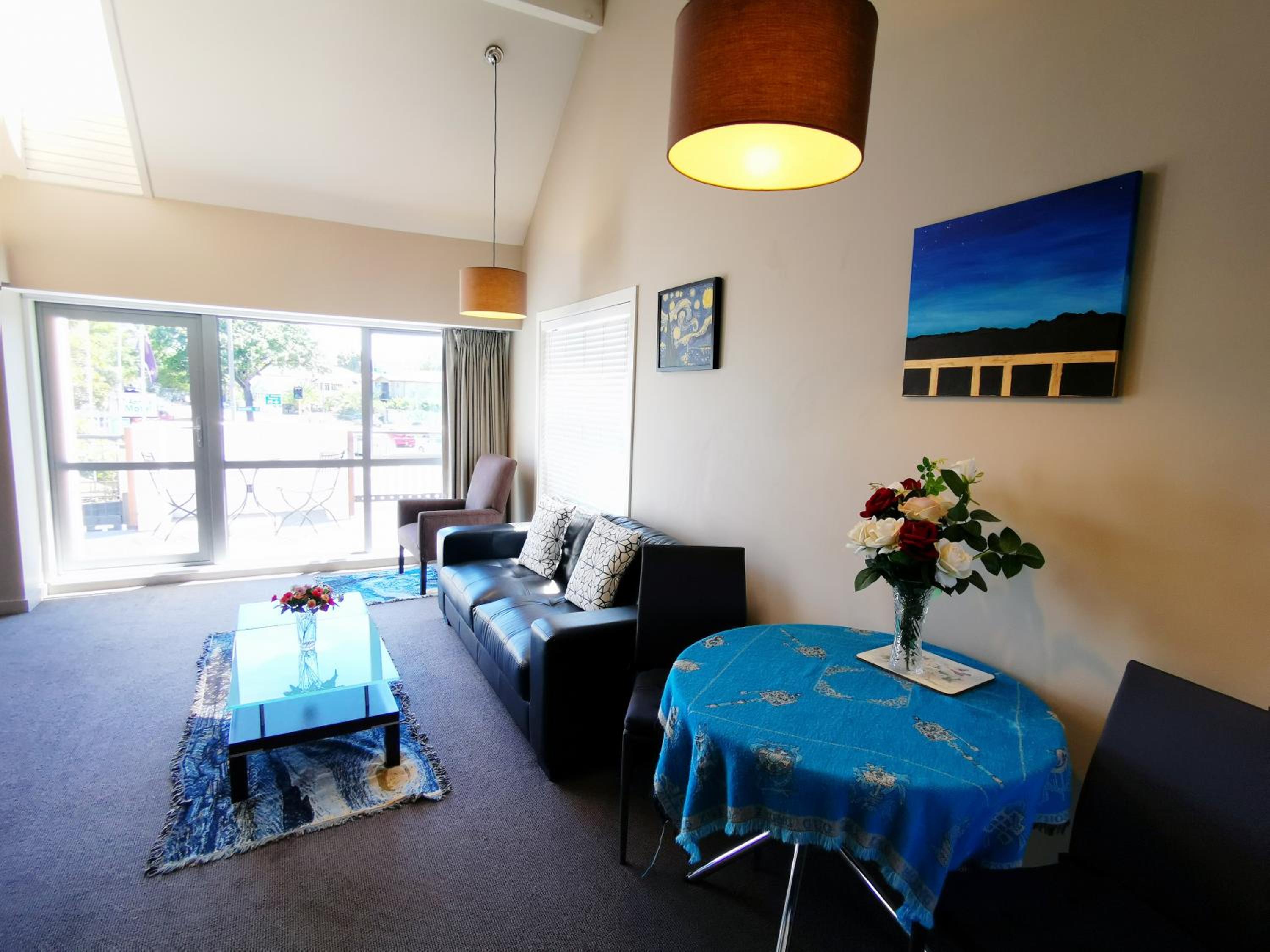 One-Bedroom King Suite with Spa Bath