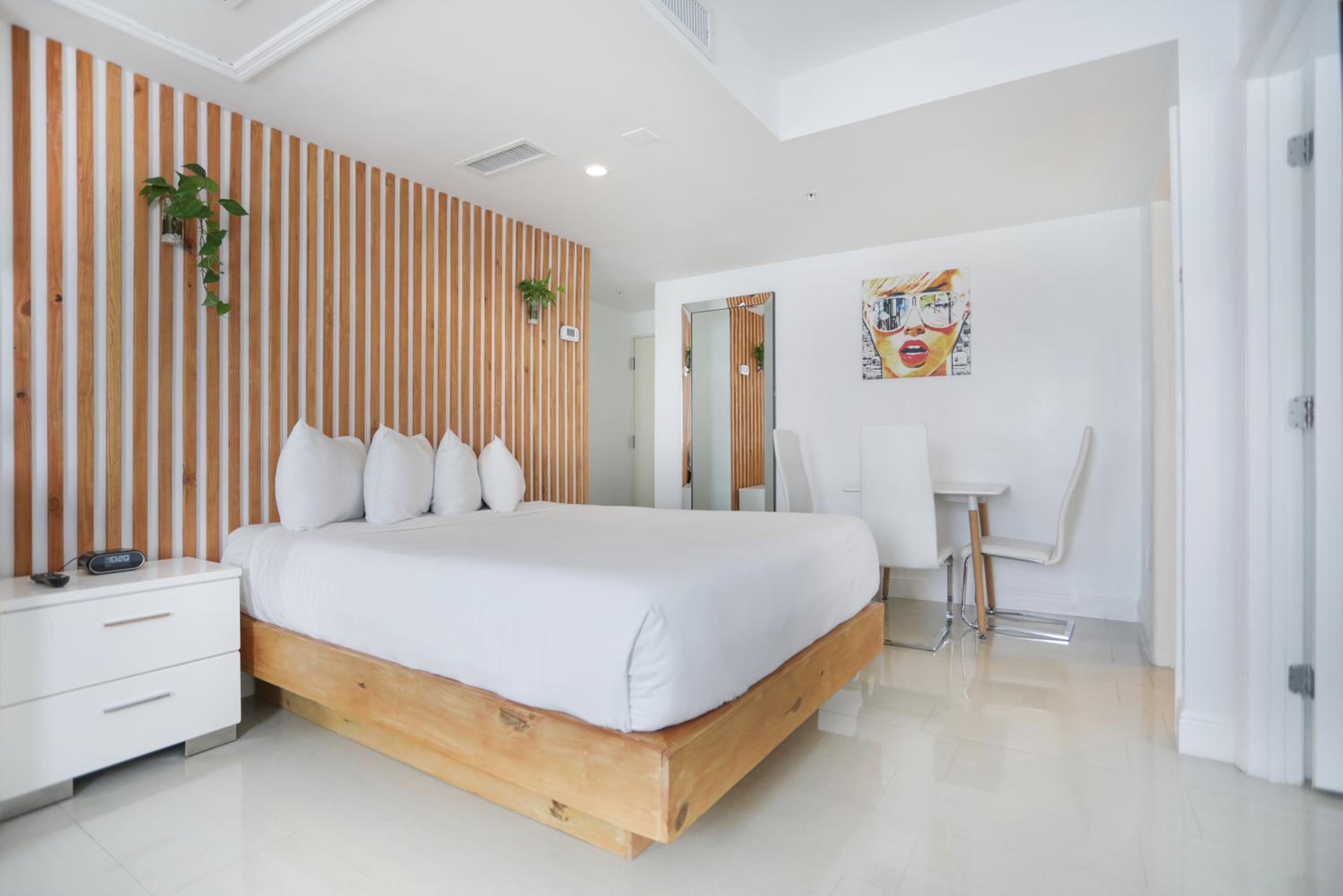 Deluxe Corner Two Bedroom Suite with Kitchen