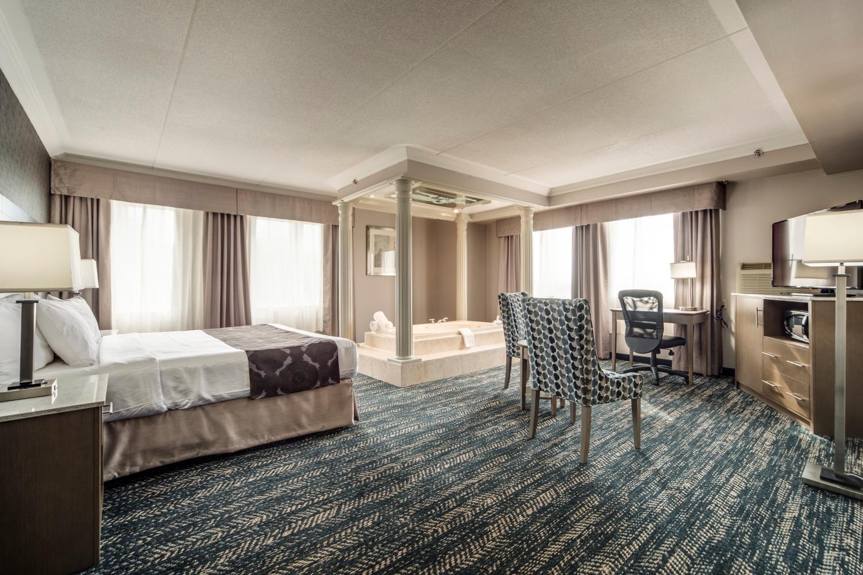 Luxury King Suite with Jetted Tub