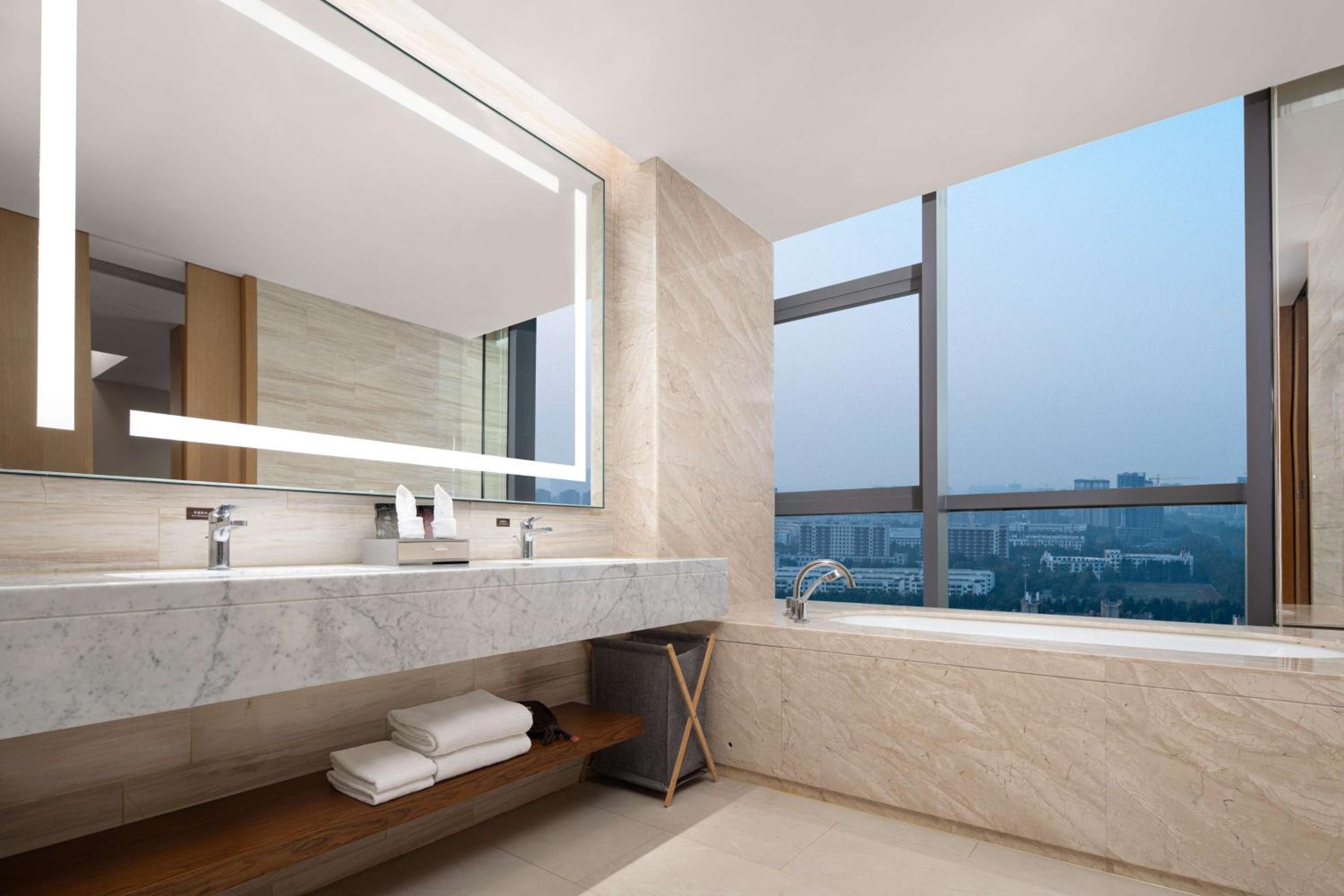 One-Bedroom King Suite