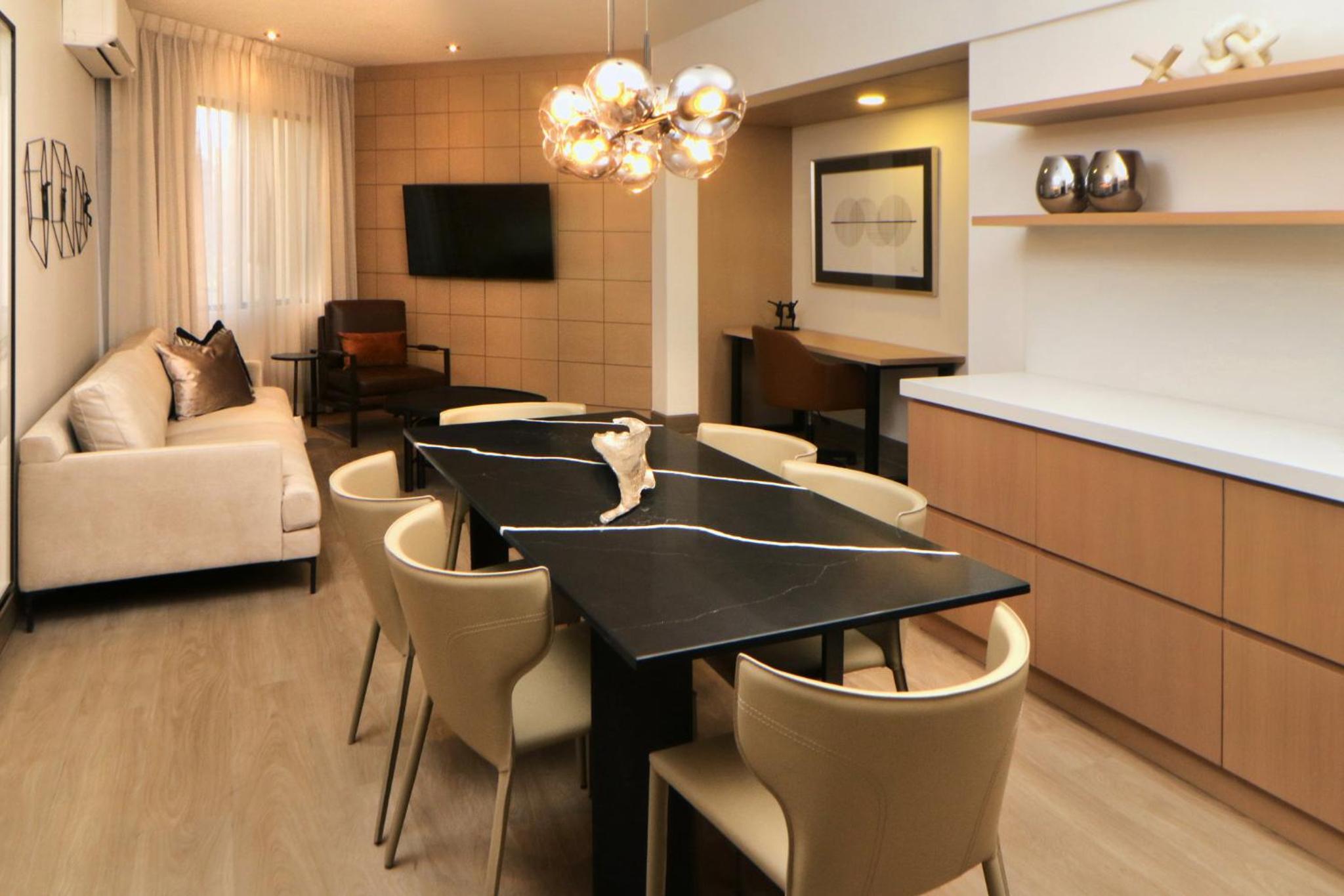 Luxury King Suite