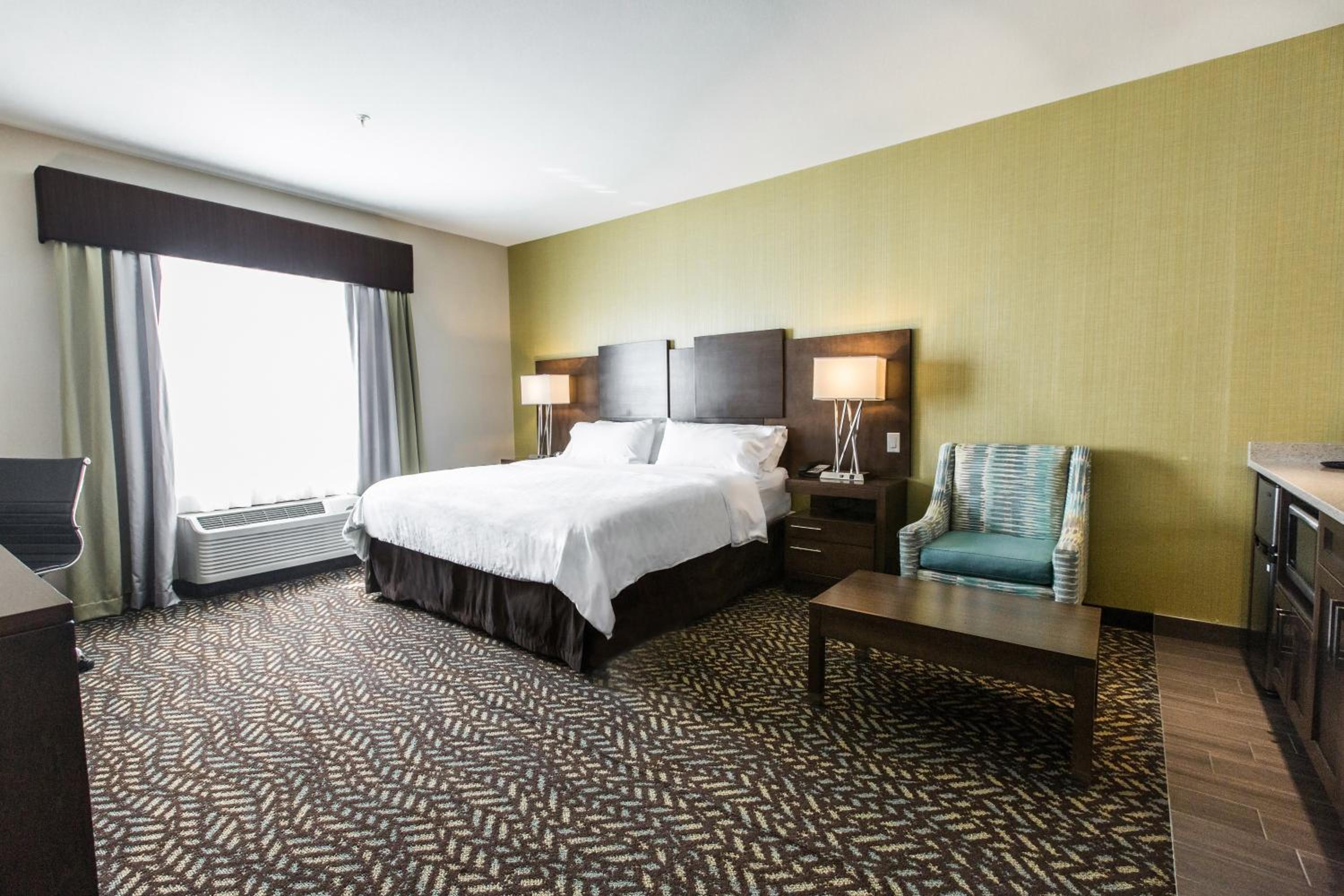 King Suite with Jacuzzi Tub 