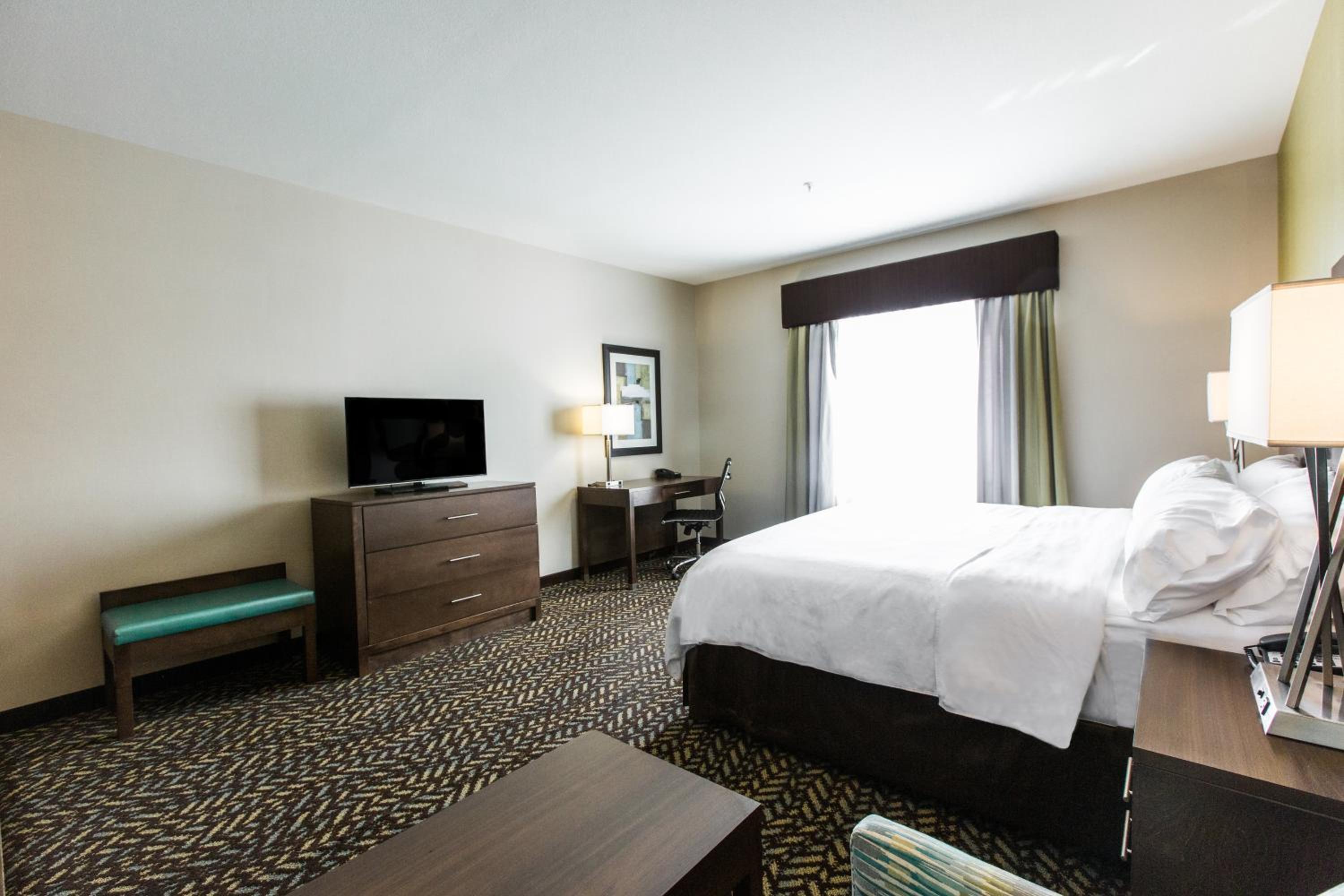 King Suite with Jacuzzi Tub 