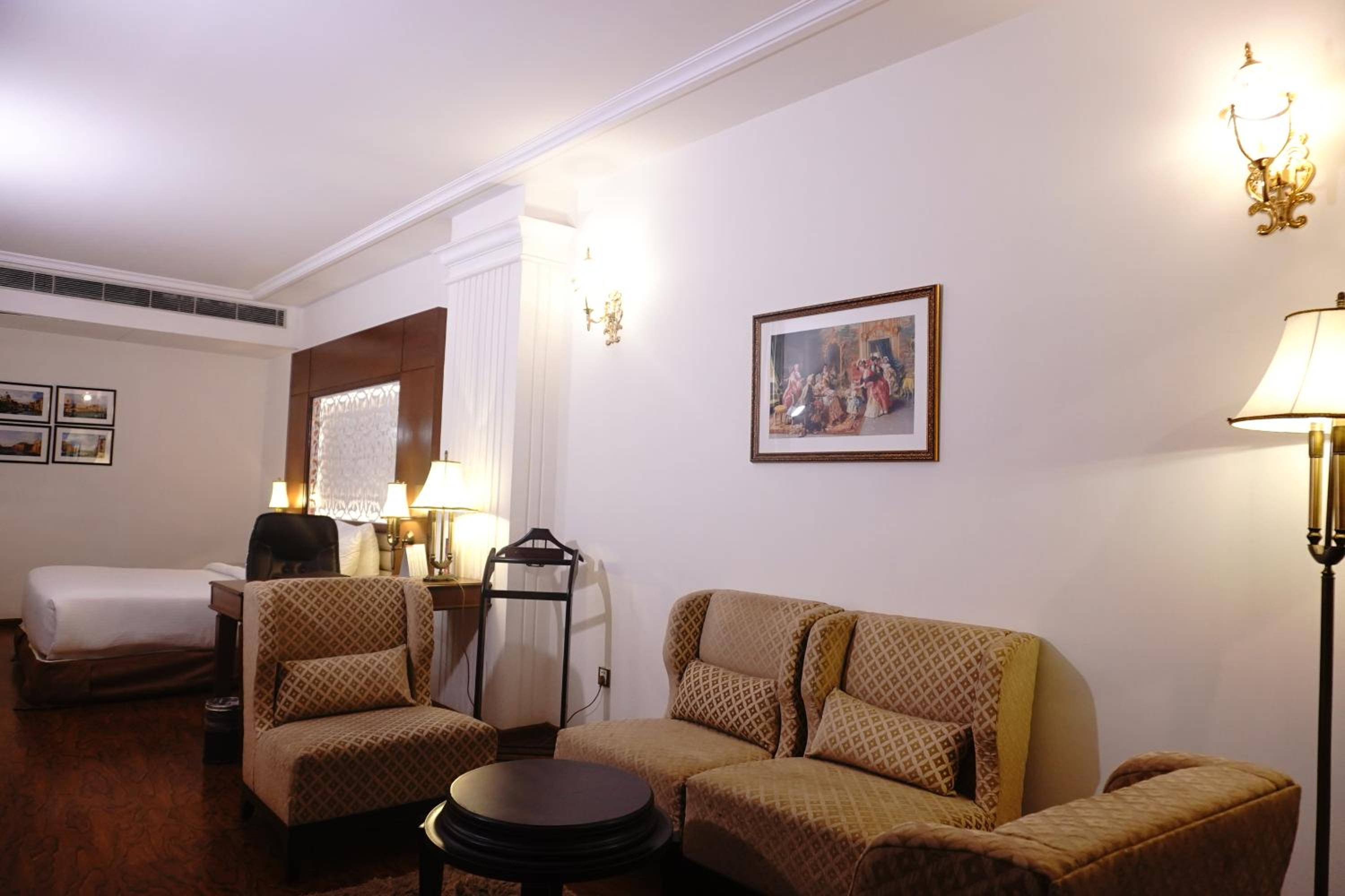 Executive King Suite (Non Smoking) - Book & Unlock Exclusive Discounts