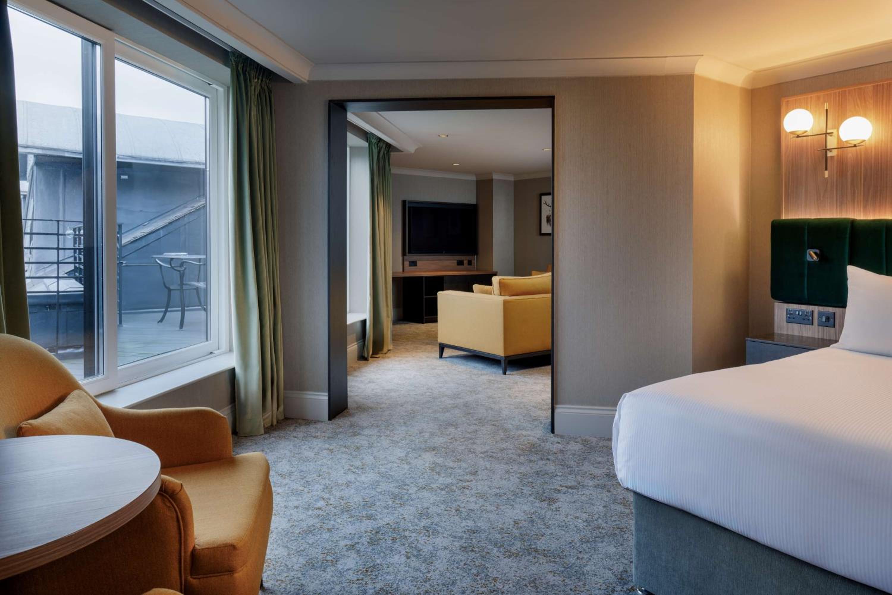 Deluxe Junior King Suite With Golf View