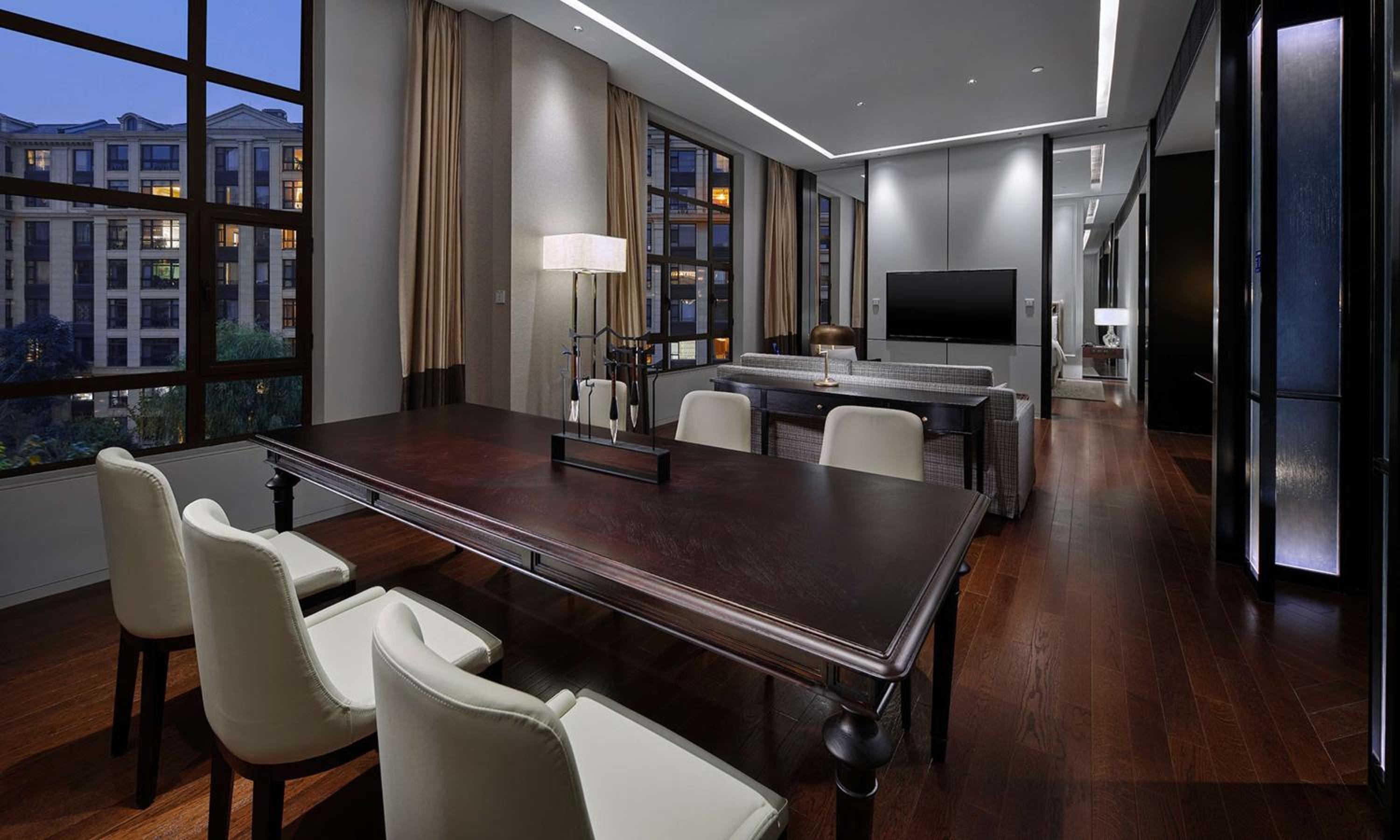 One-Bedroom Deluxe King Suite