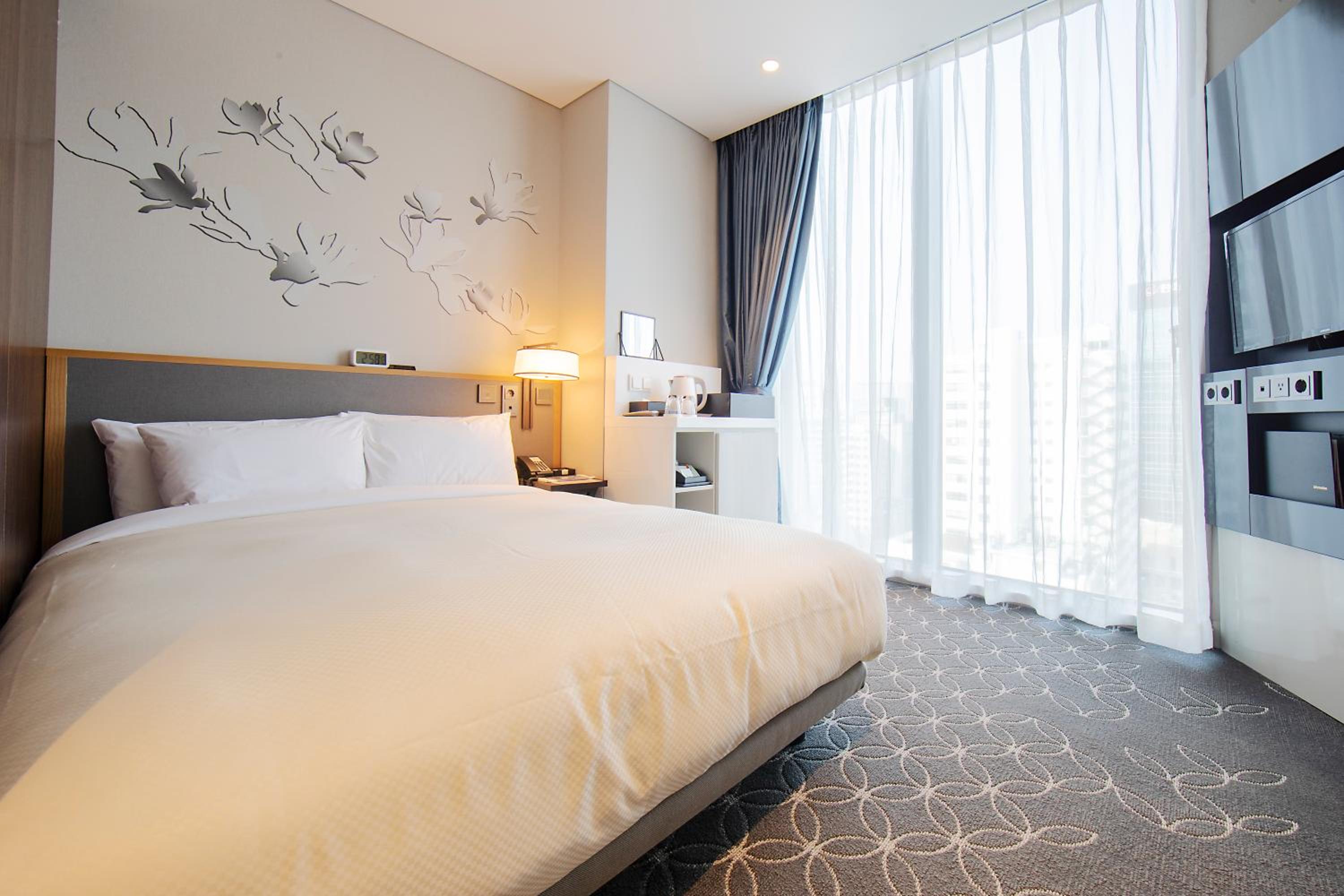 Run of House (Randomly assigned upon check-in)