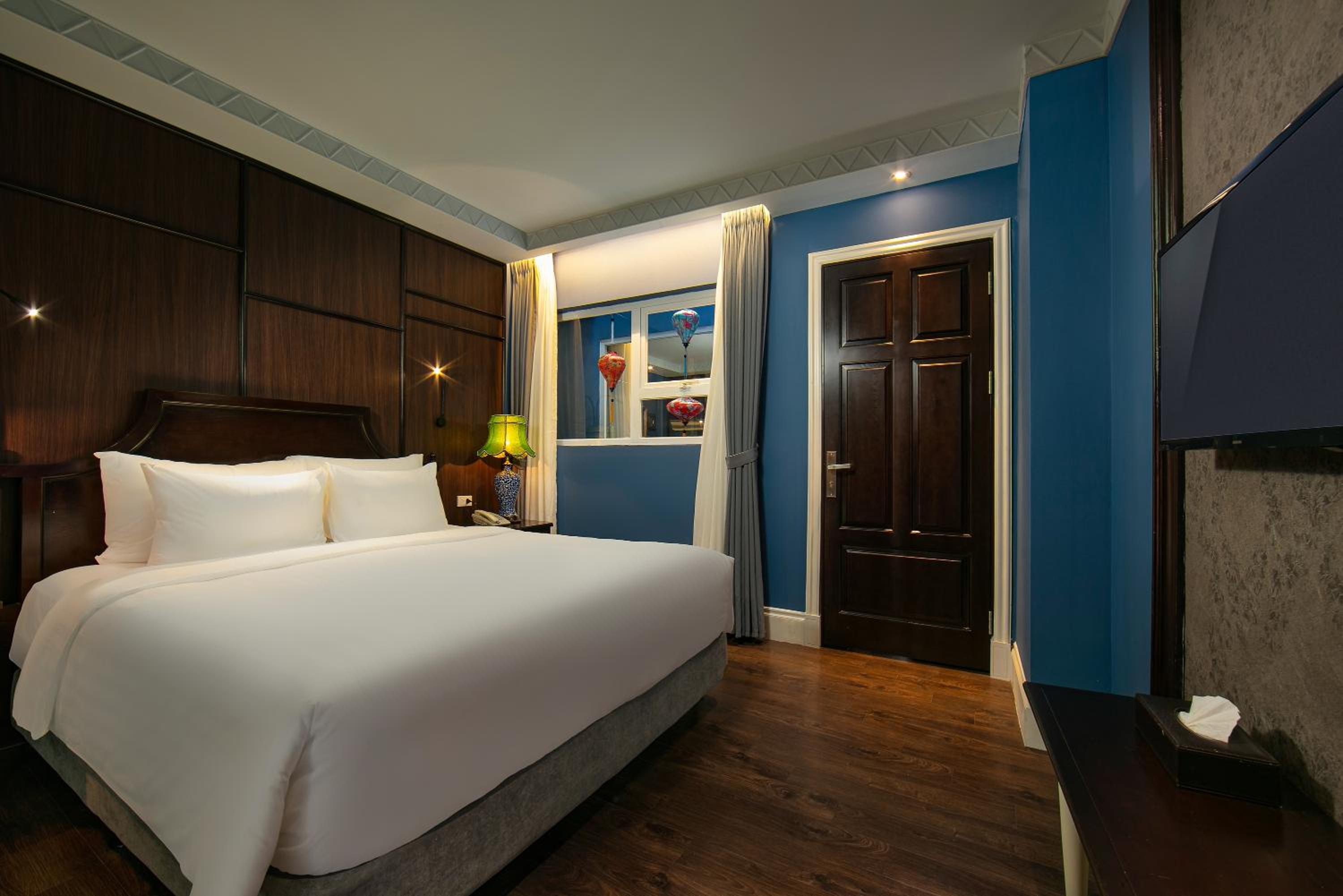 Deluxe Double Room with Internal Window