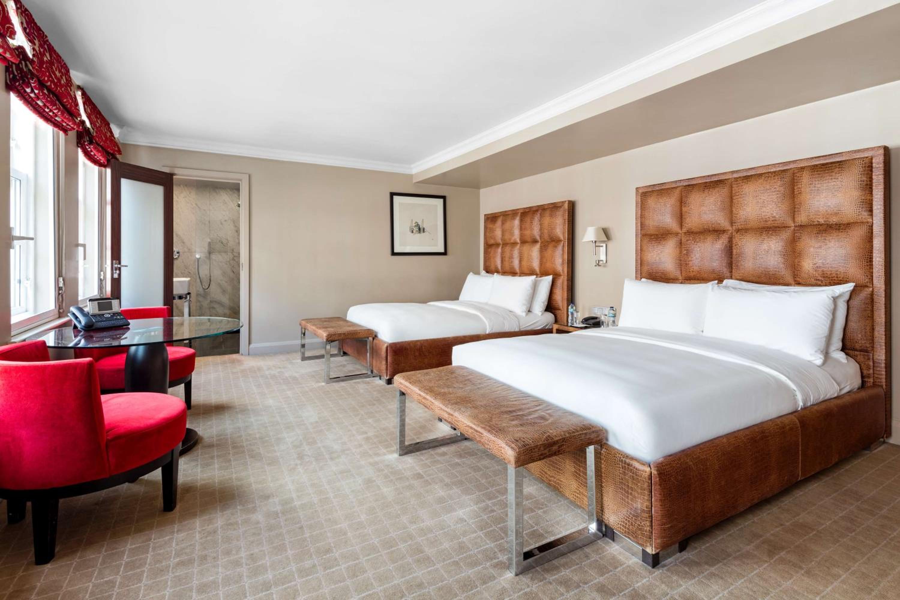 Family Room (2 Adults + 2 Children)