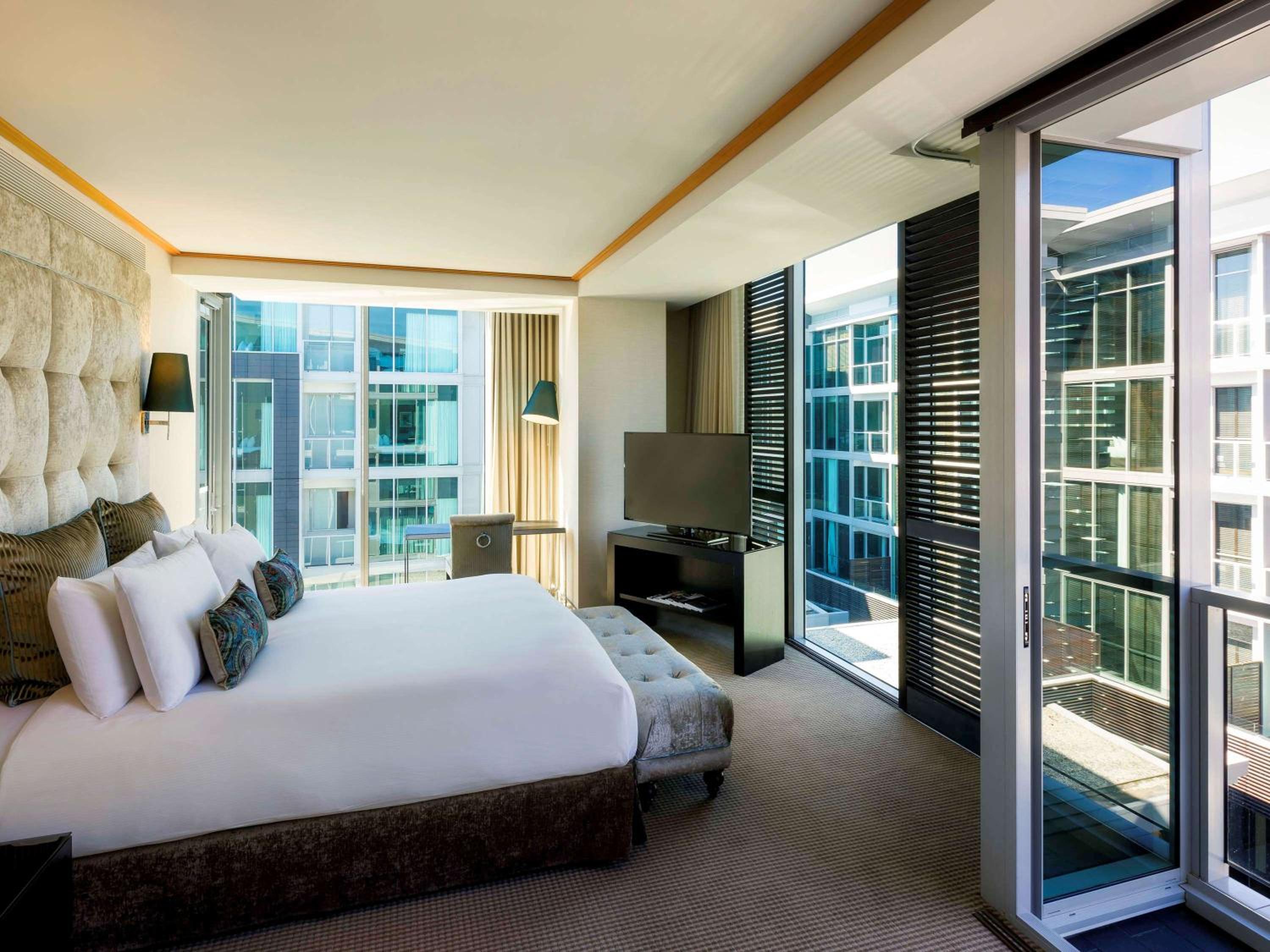 Luxury Atrium Room