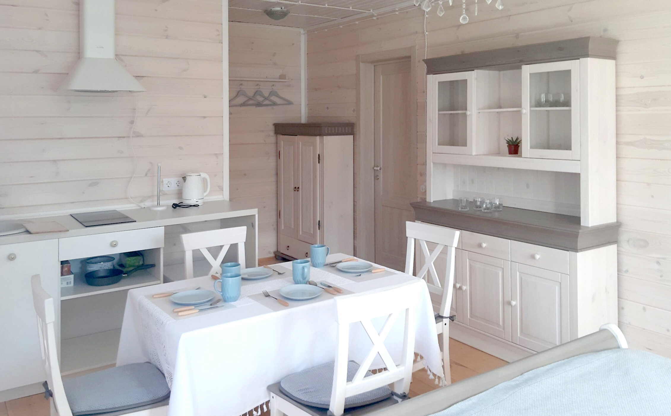 Двухместный номер с двуспальной кроватью и дополнительной кроватью