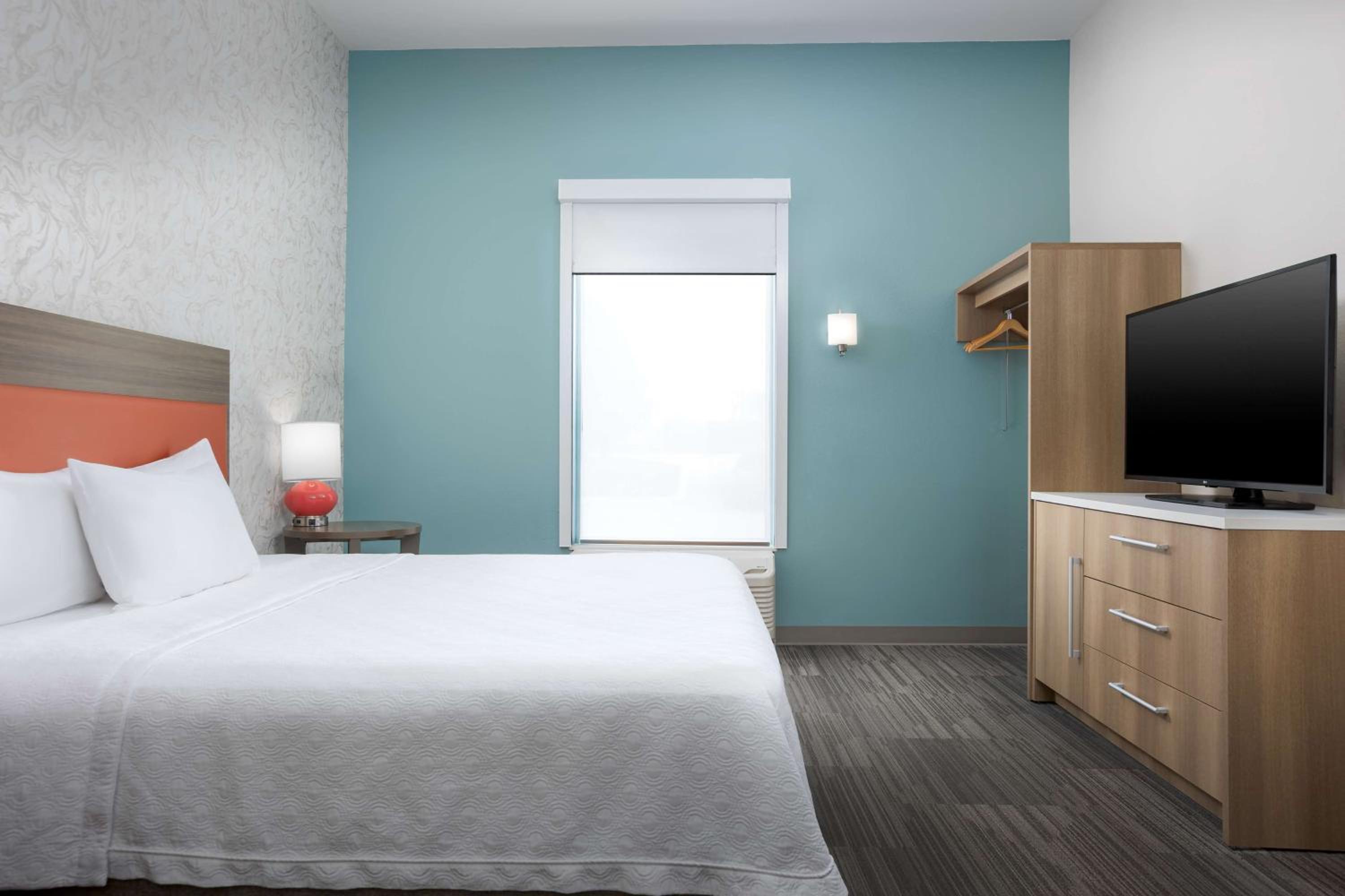 King Suite - Mobility Access/Non-Smoking