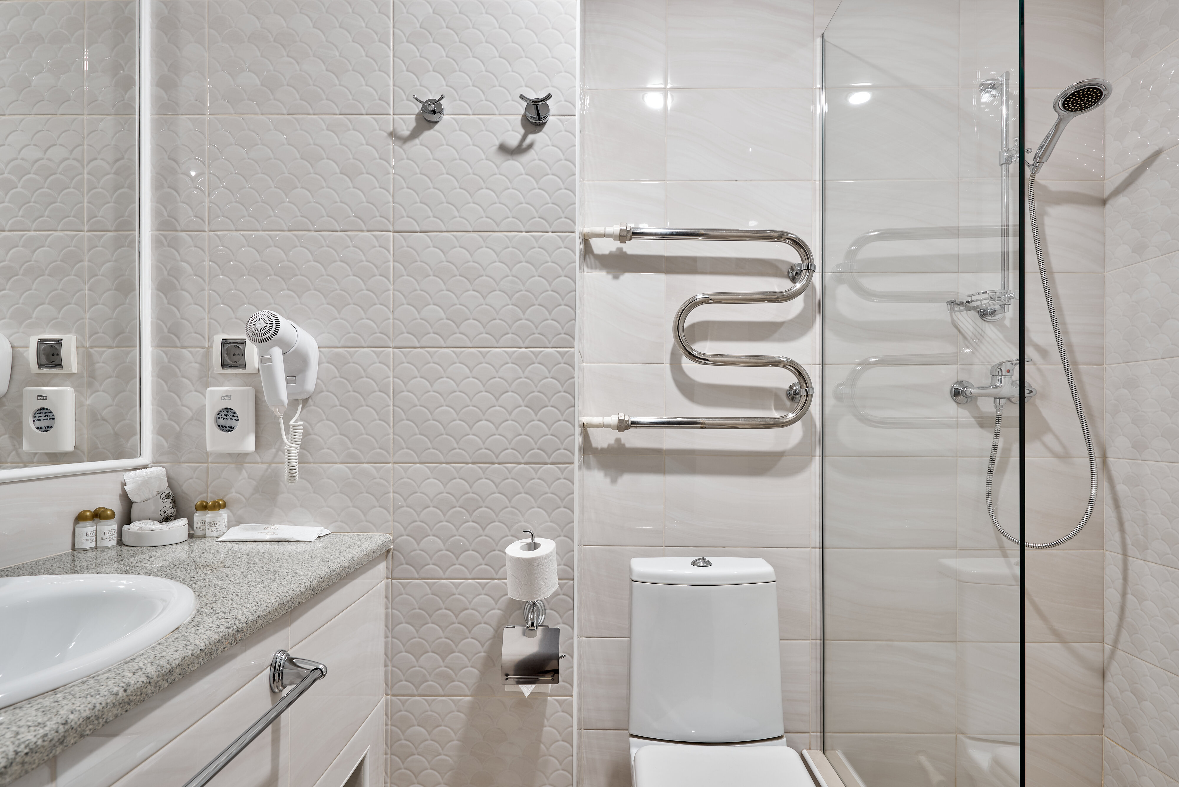 Семейный номер первой категории с тремя односпальными кроватями