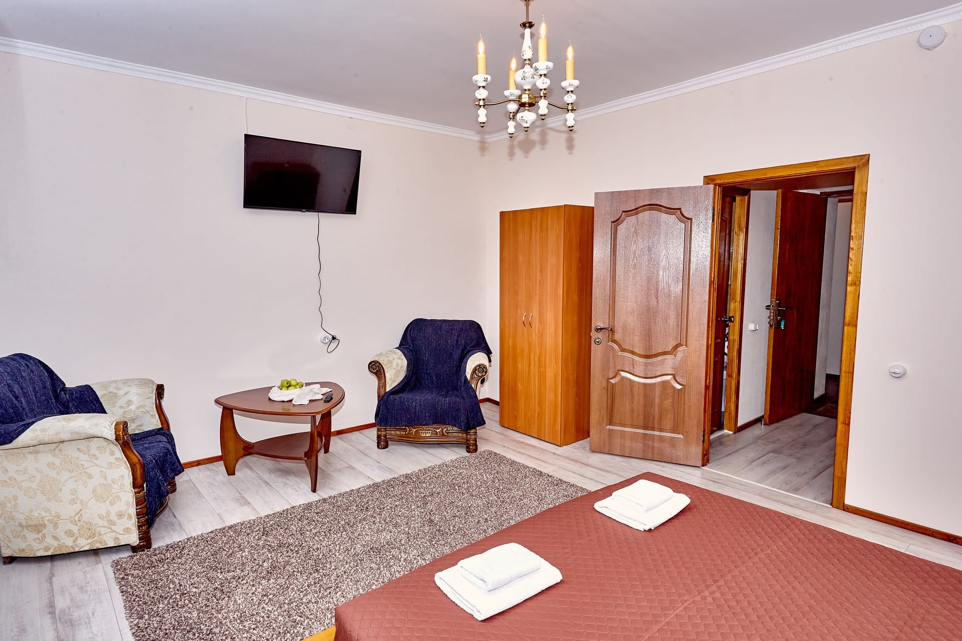 Четырехместный номер с ванной комнатой