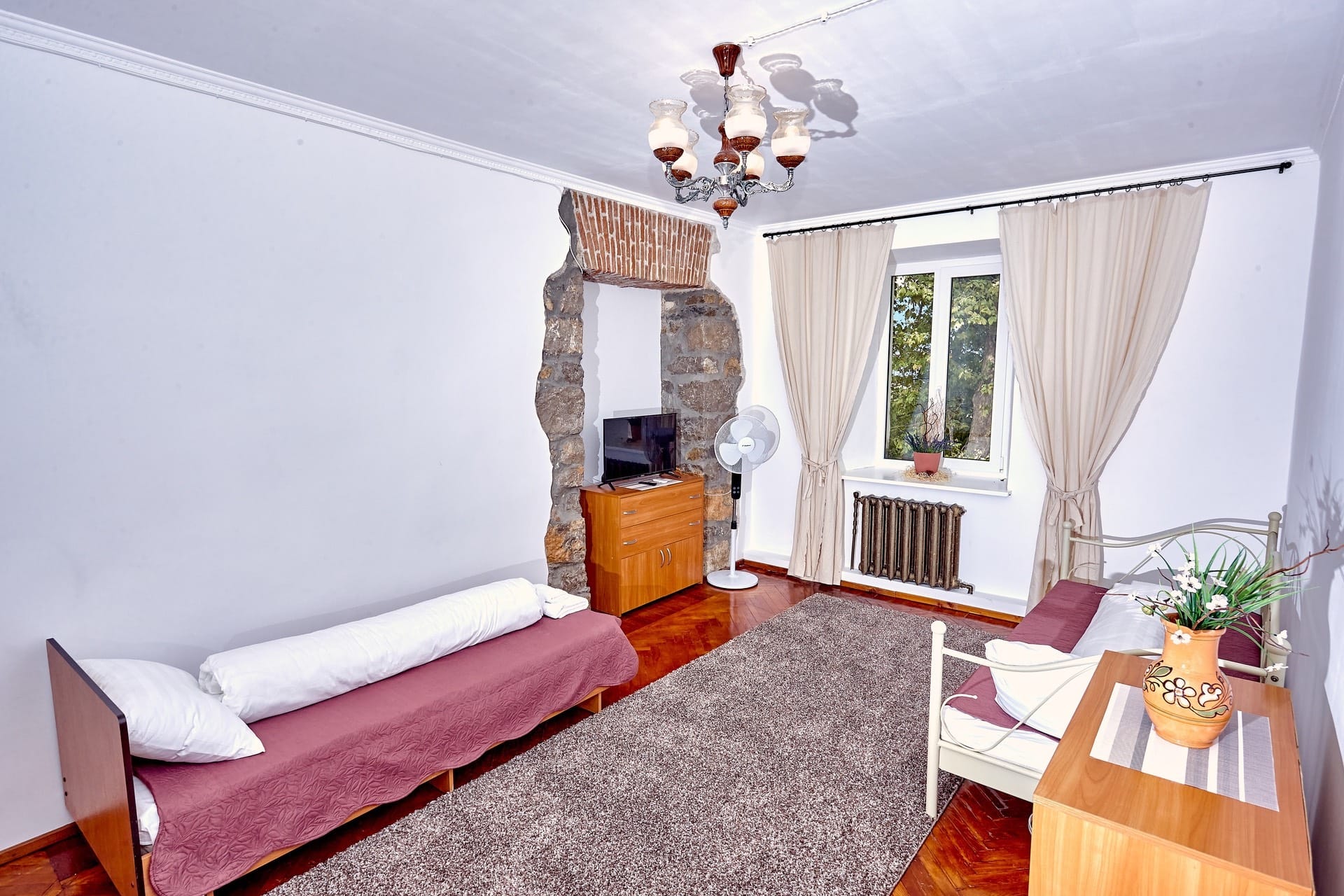 Четырехместный номер с ванной комнатой