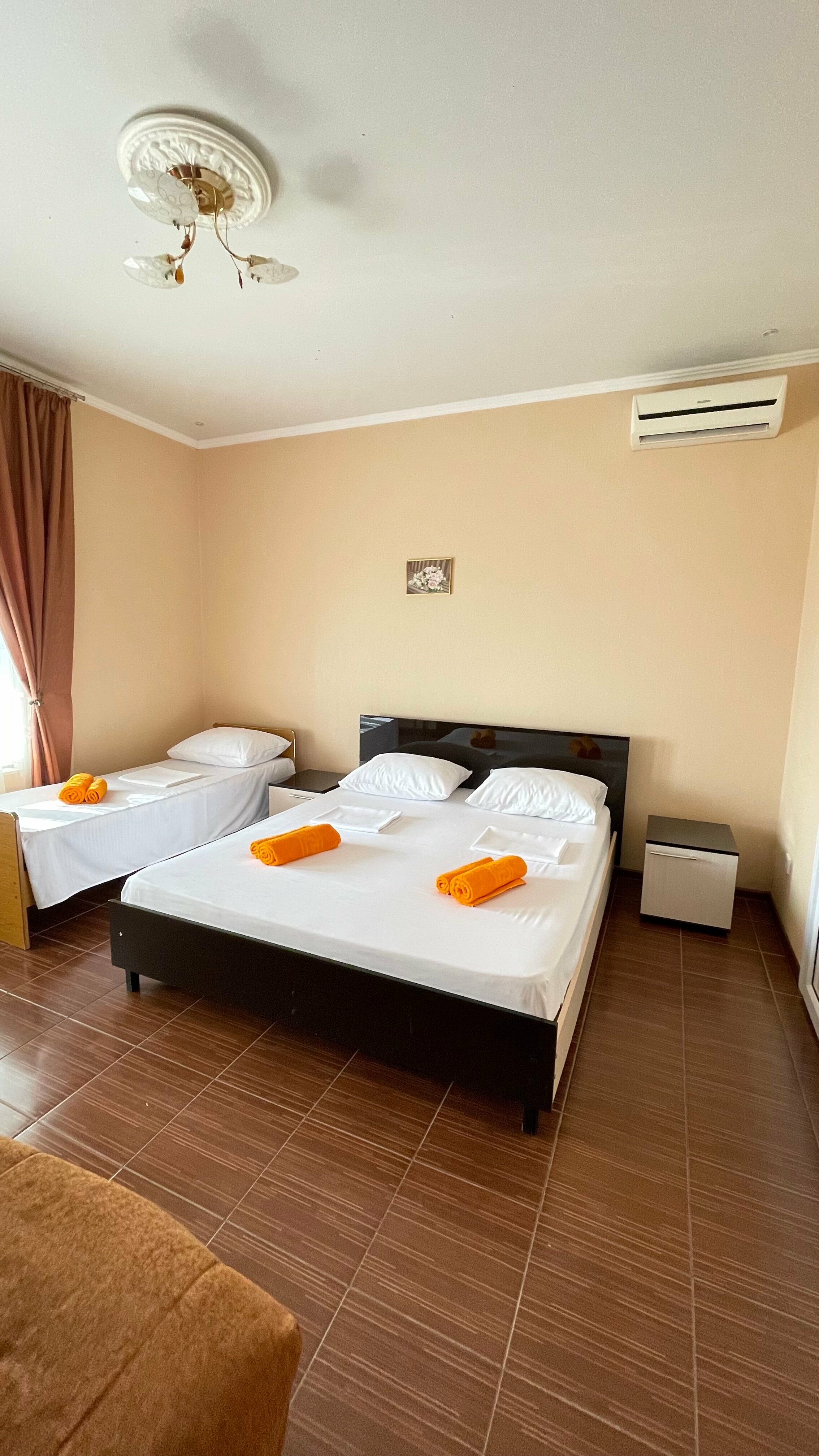 Трехместный номер с балконом