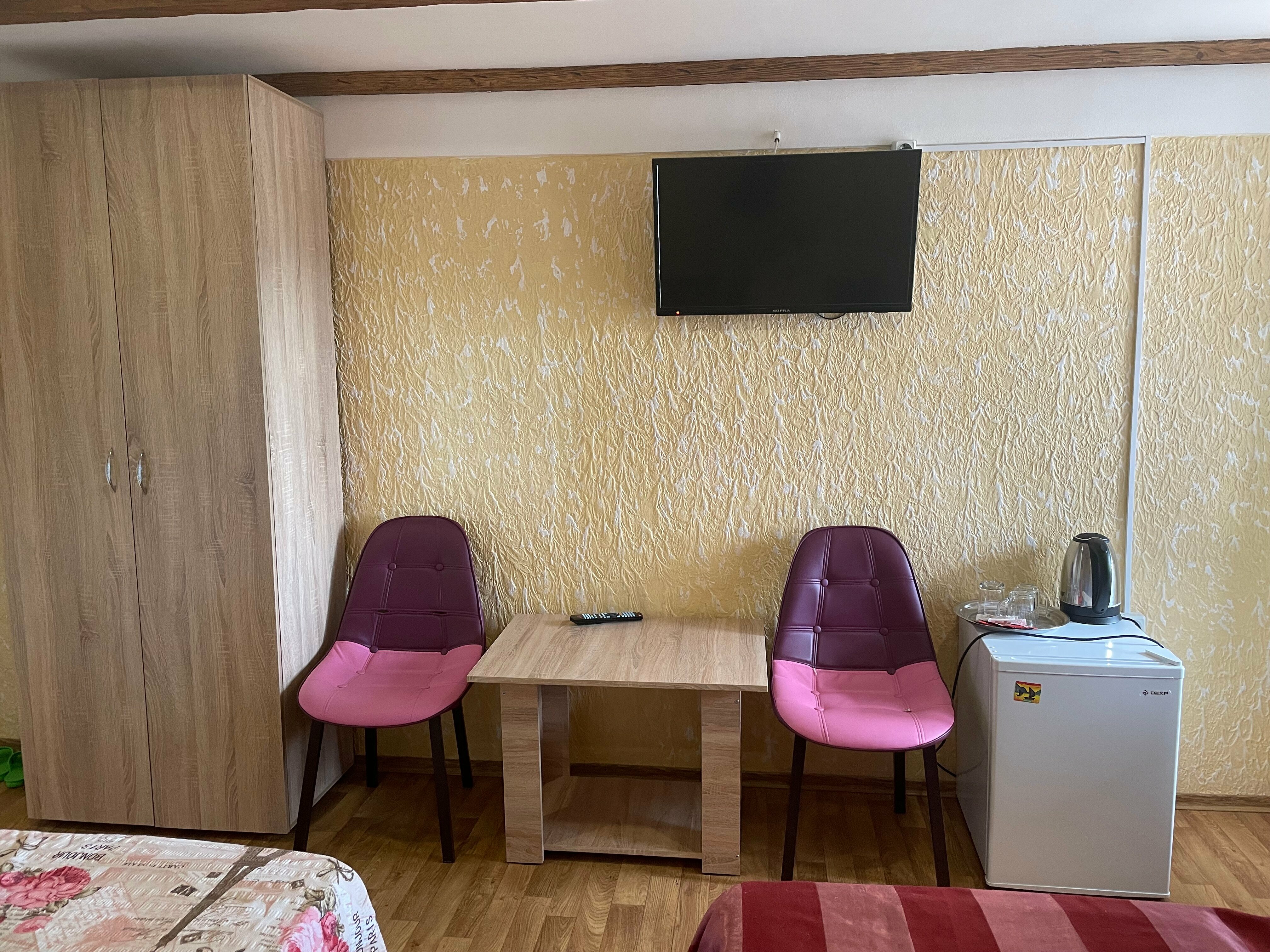 Трехместный номер «Комфорт» с душем