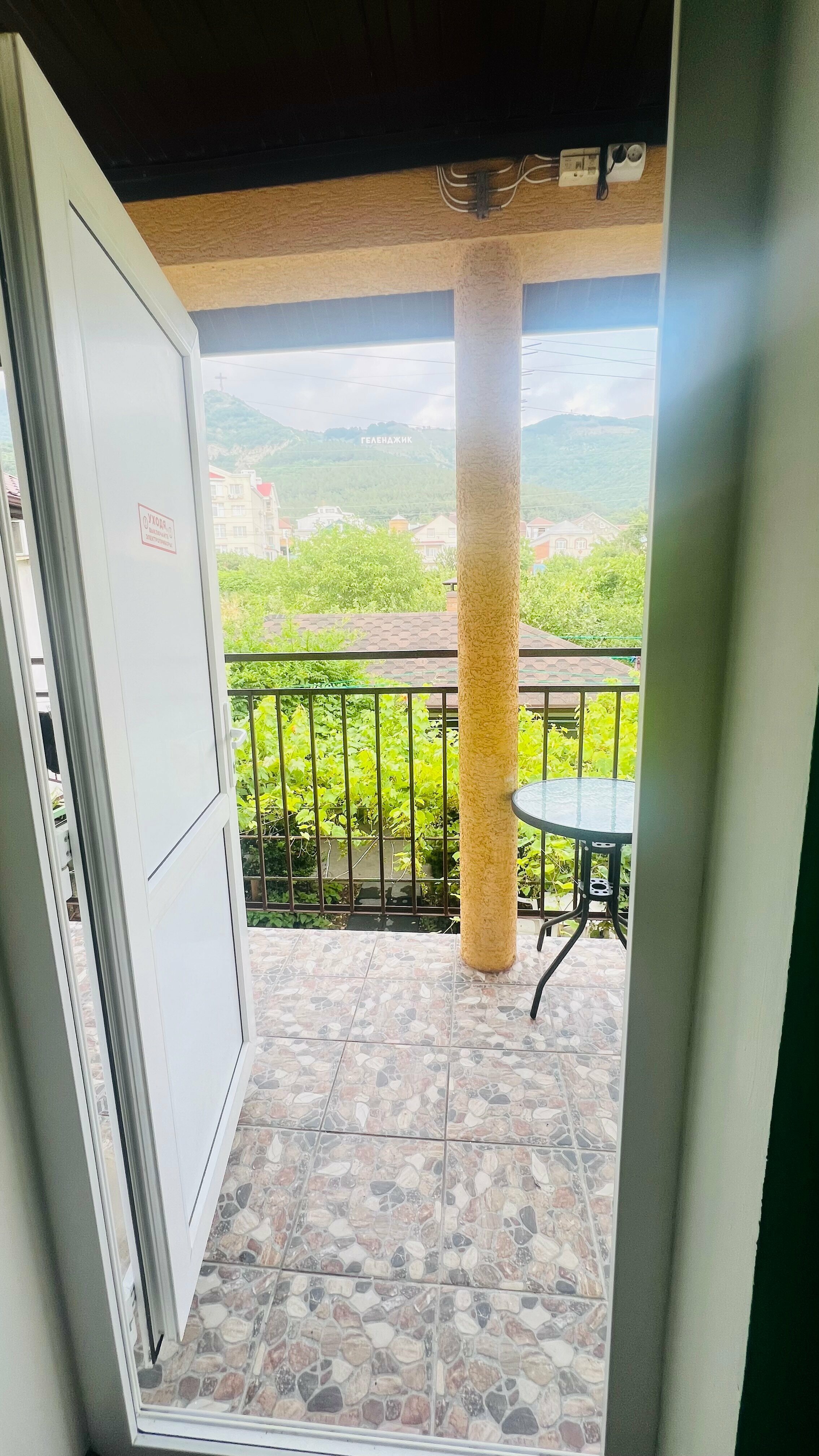 Трехместный номер с террасой видом на горы №15