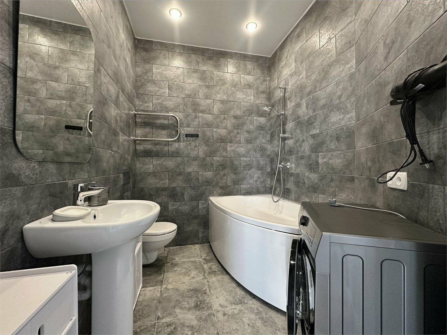 Апартаменты с отдельной спальней LS-MOUNTAIN RETREAT медитация в окружении гор  в Алуште - вид на горы и море с 16 этажа