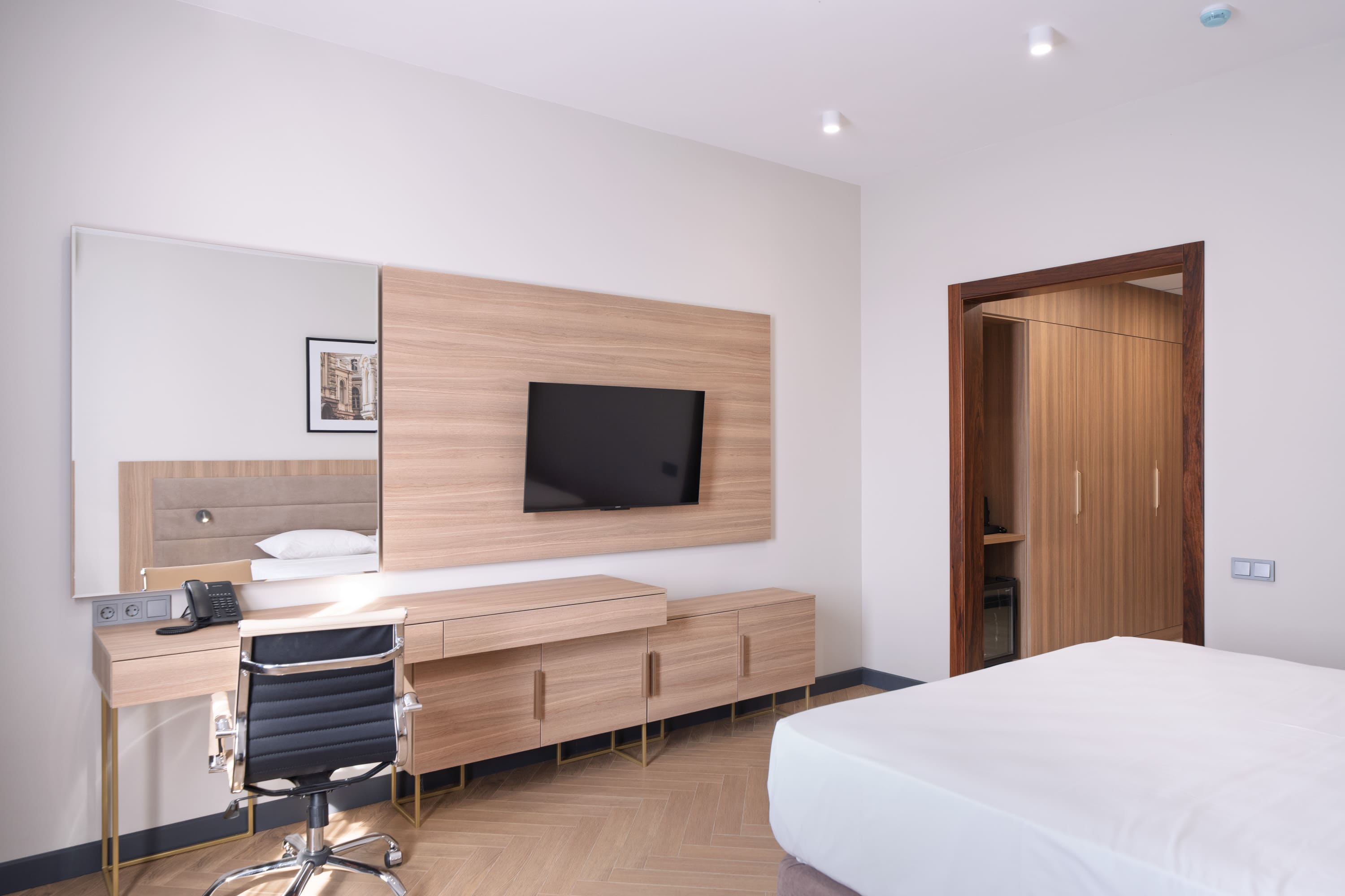 Стандарт улучшенный с кроватью King-size и раскладным креслом