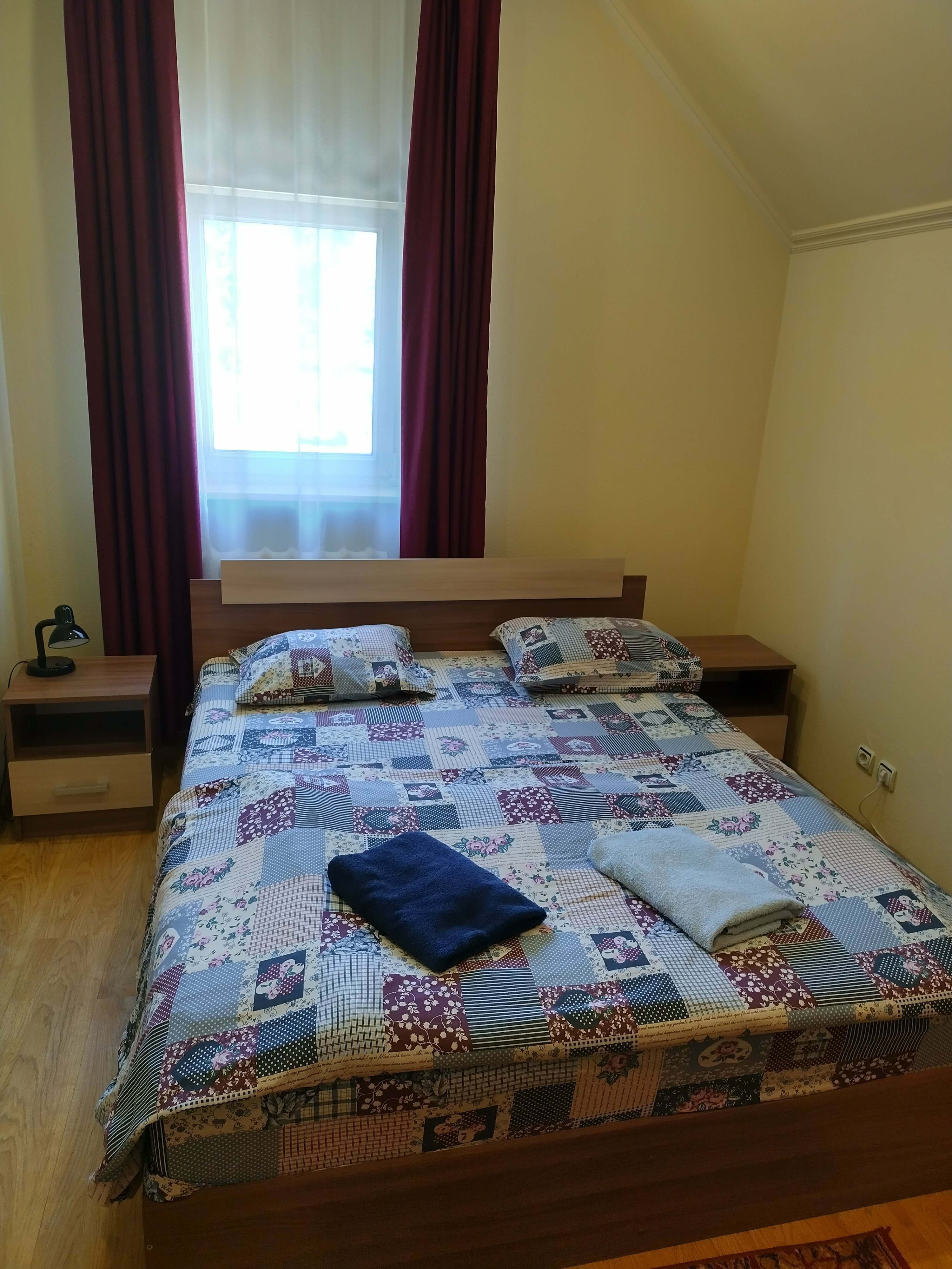 Двухместный номер эконом с двуспальной кроватью и общим туалетом