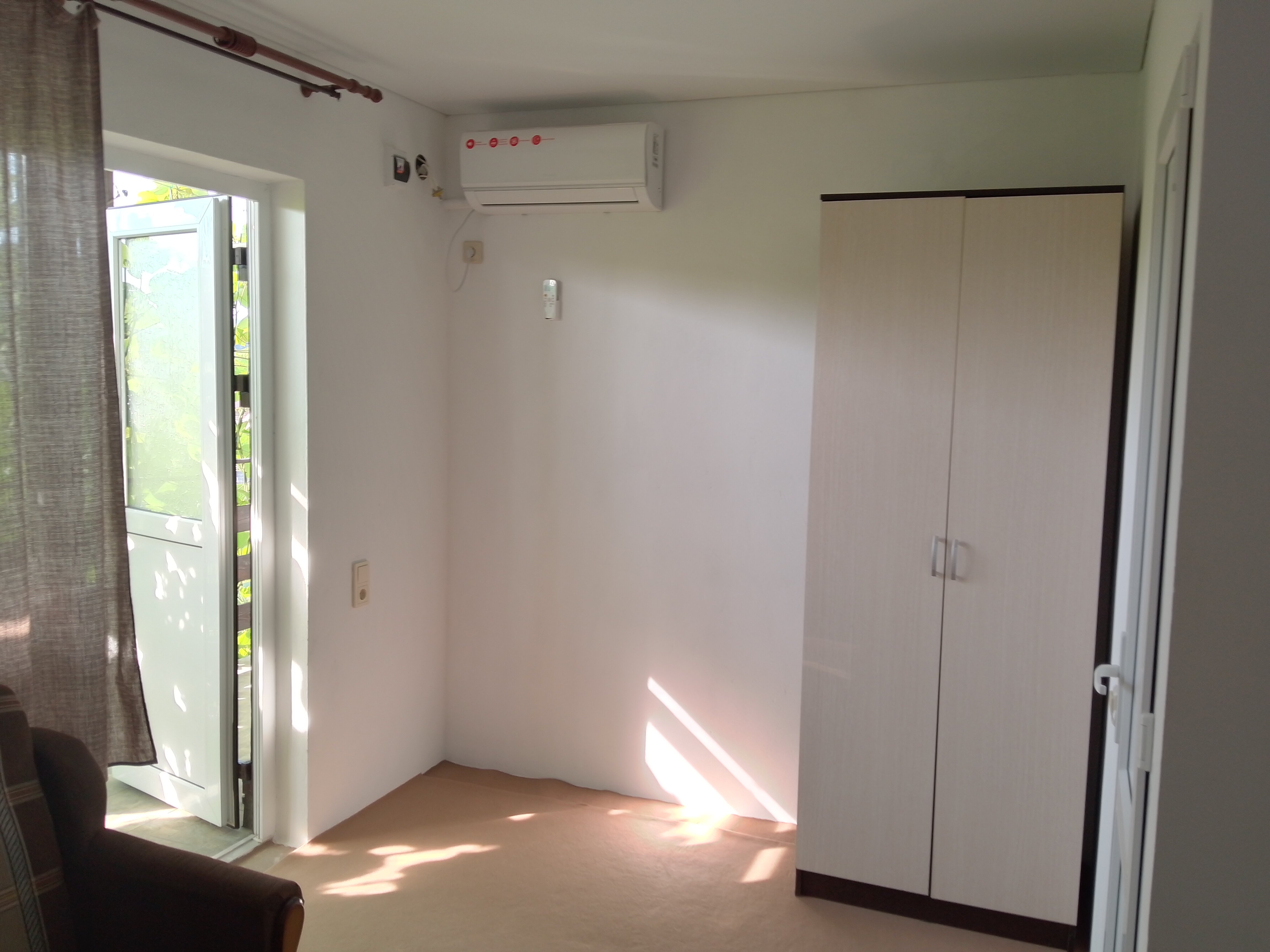 Двухместный номер с 1 кроватью, балконом и видом на горы.