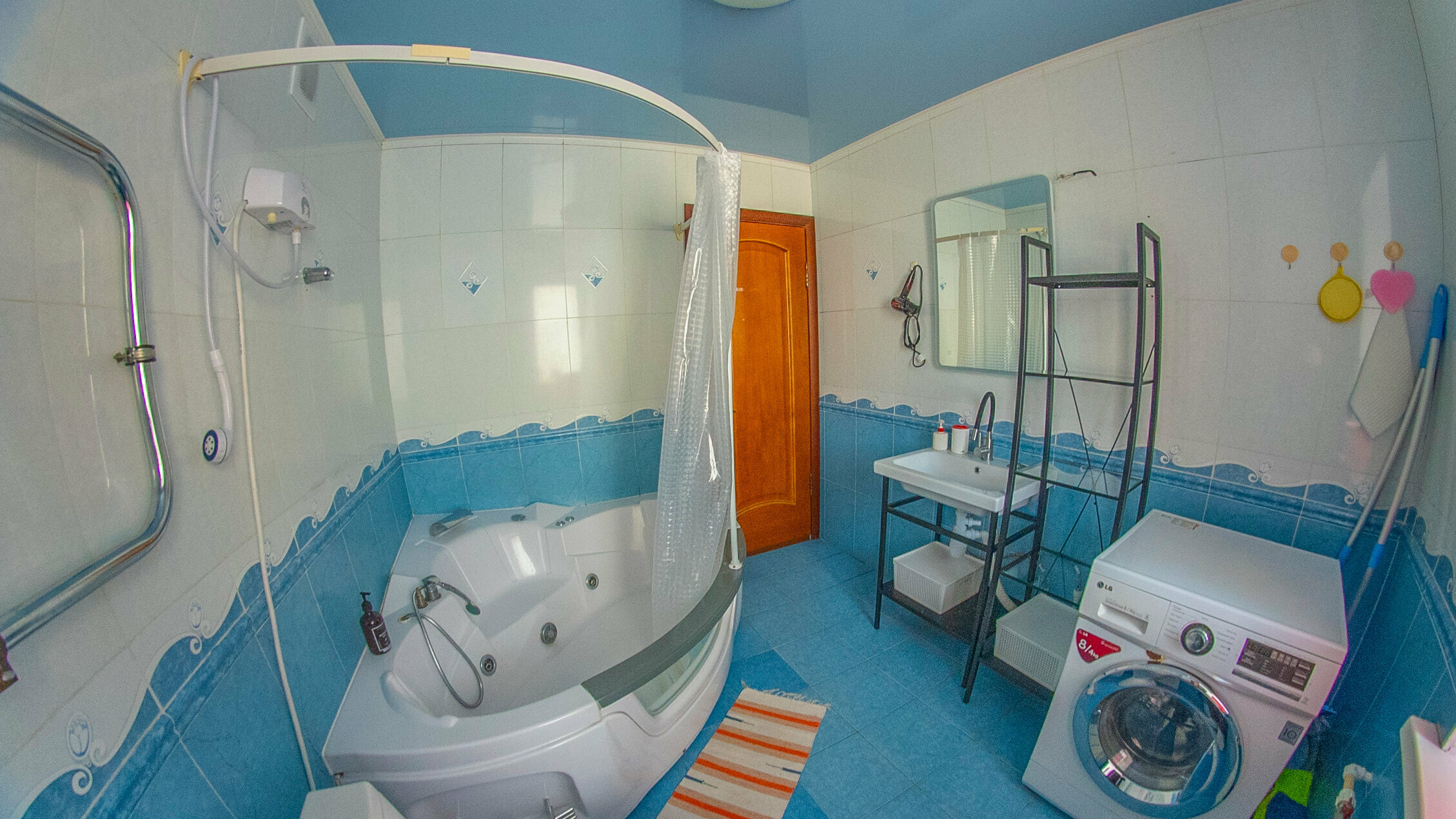 Жилая семейная комната с общим санузлом и кухней Ш10-1