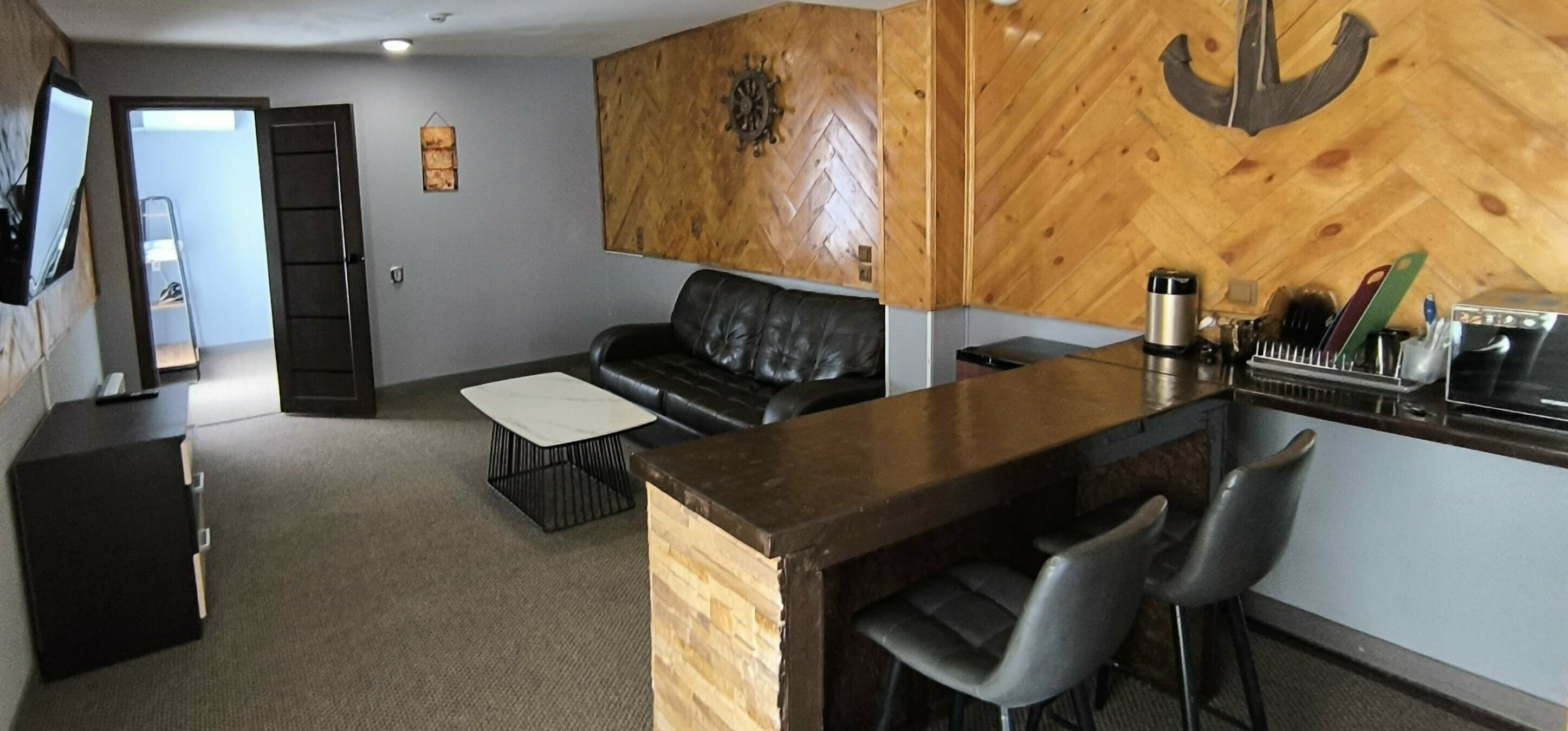 Номер-студия с кроватью размера "king-size" и диван-кроватью